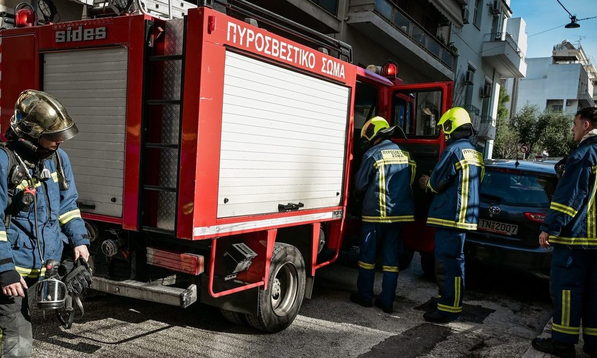 Φωτιά στο κέντρο της Αθήνας και στην Αχαρνών