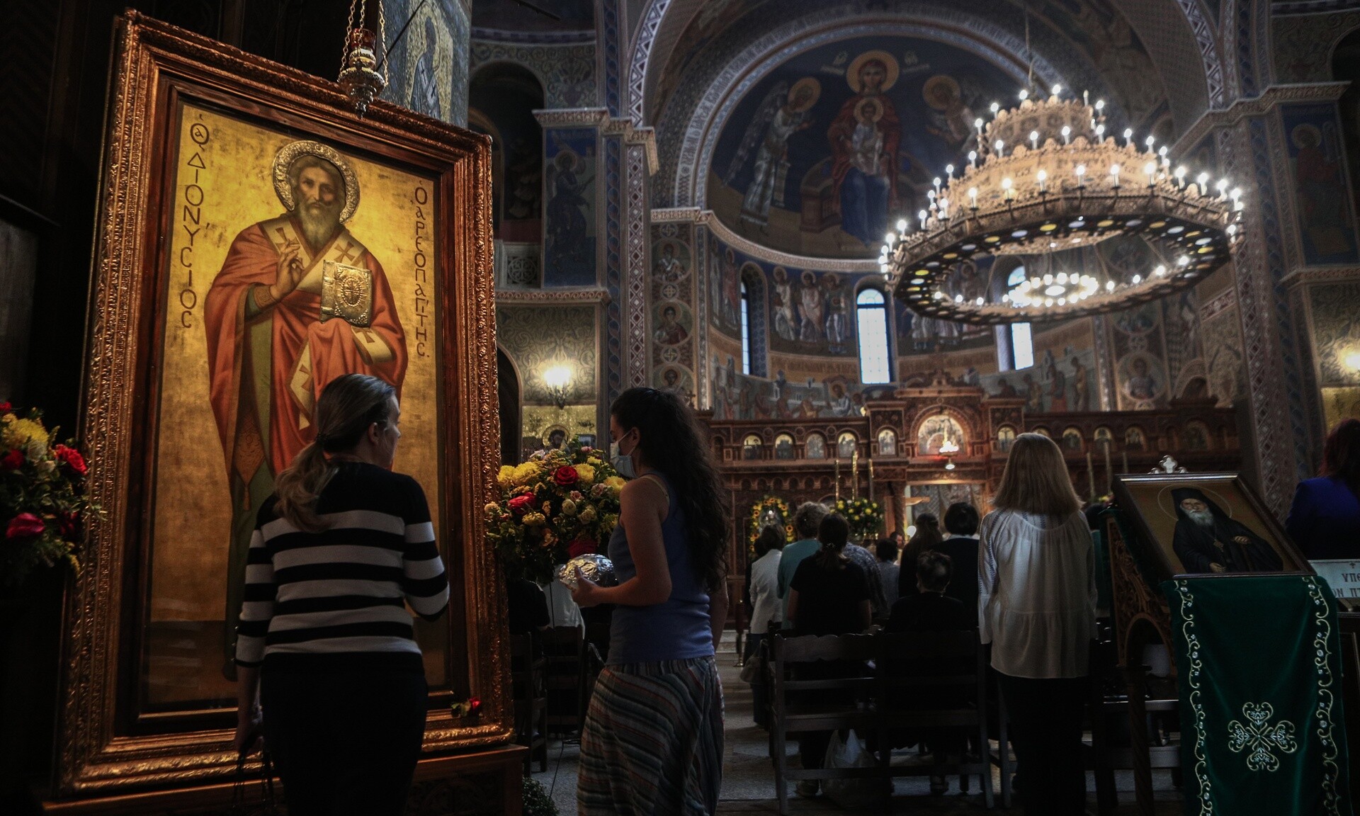 Δημοσκόπηση διαΝΕΟσις: Πιστός στον Θεό και δεμένος με την οικογένεια ο Έλληνας