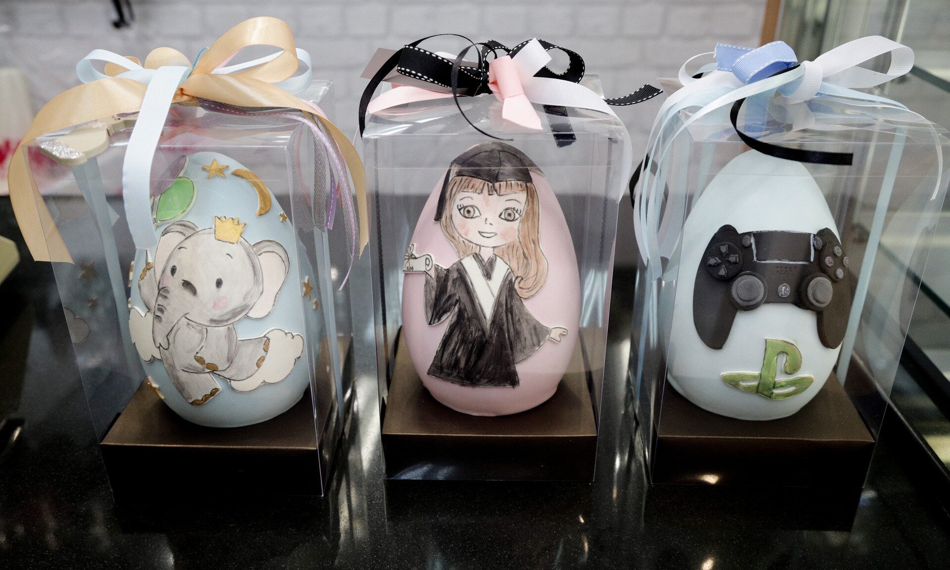 Ακρίβεια: Στα ύψη οι τιμές στα σοκολατένια αυγά – Σε τι τιμές κυμαίνονται οι λαμπάδες