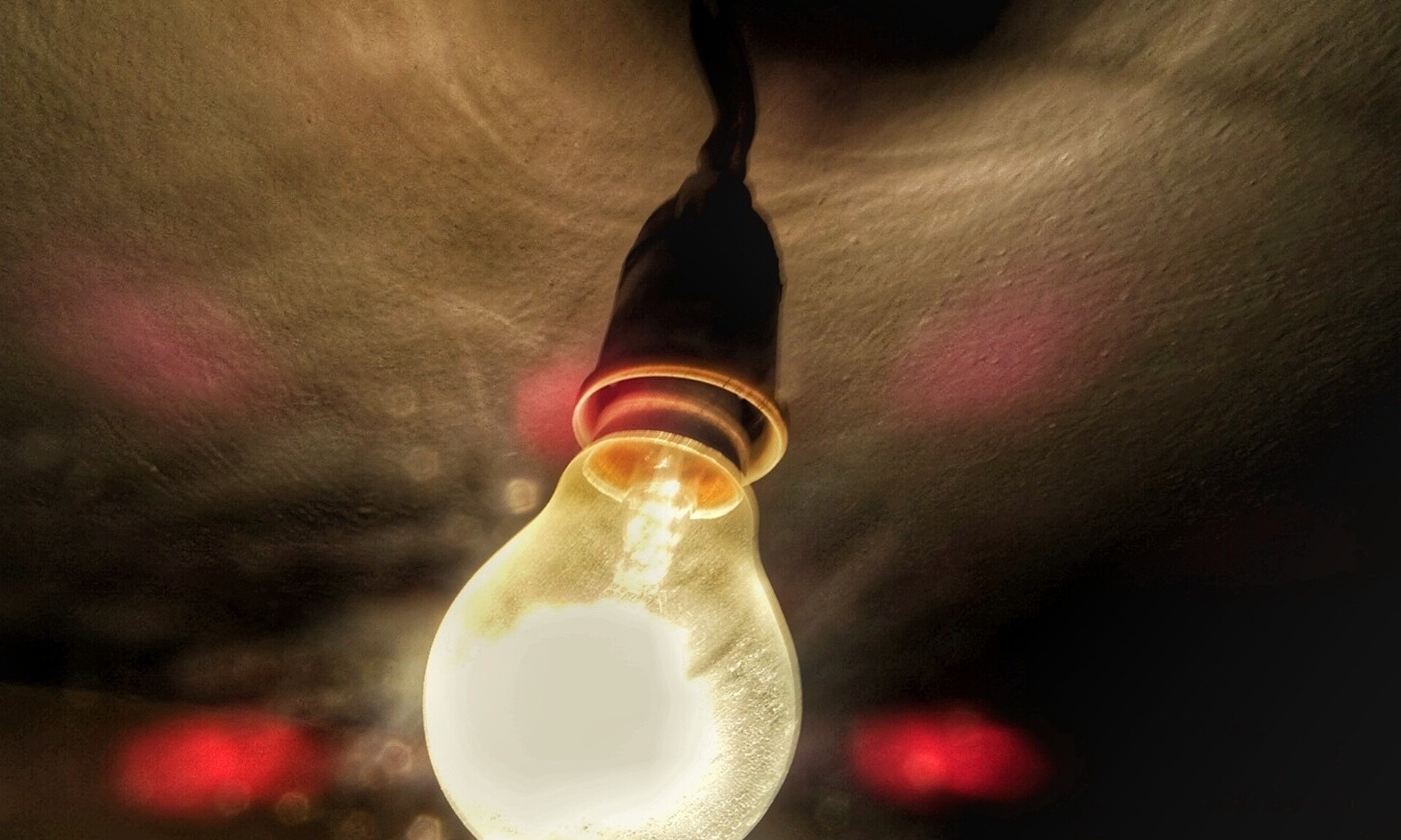 Με το σταγονόμετρο οι μειώσεις στα τιμολόγια ρεύματος