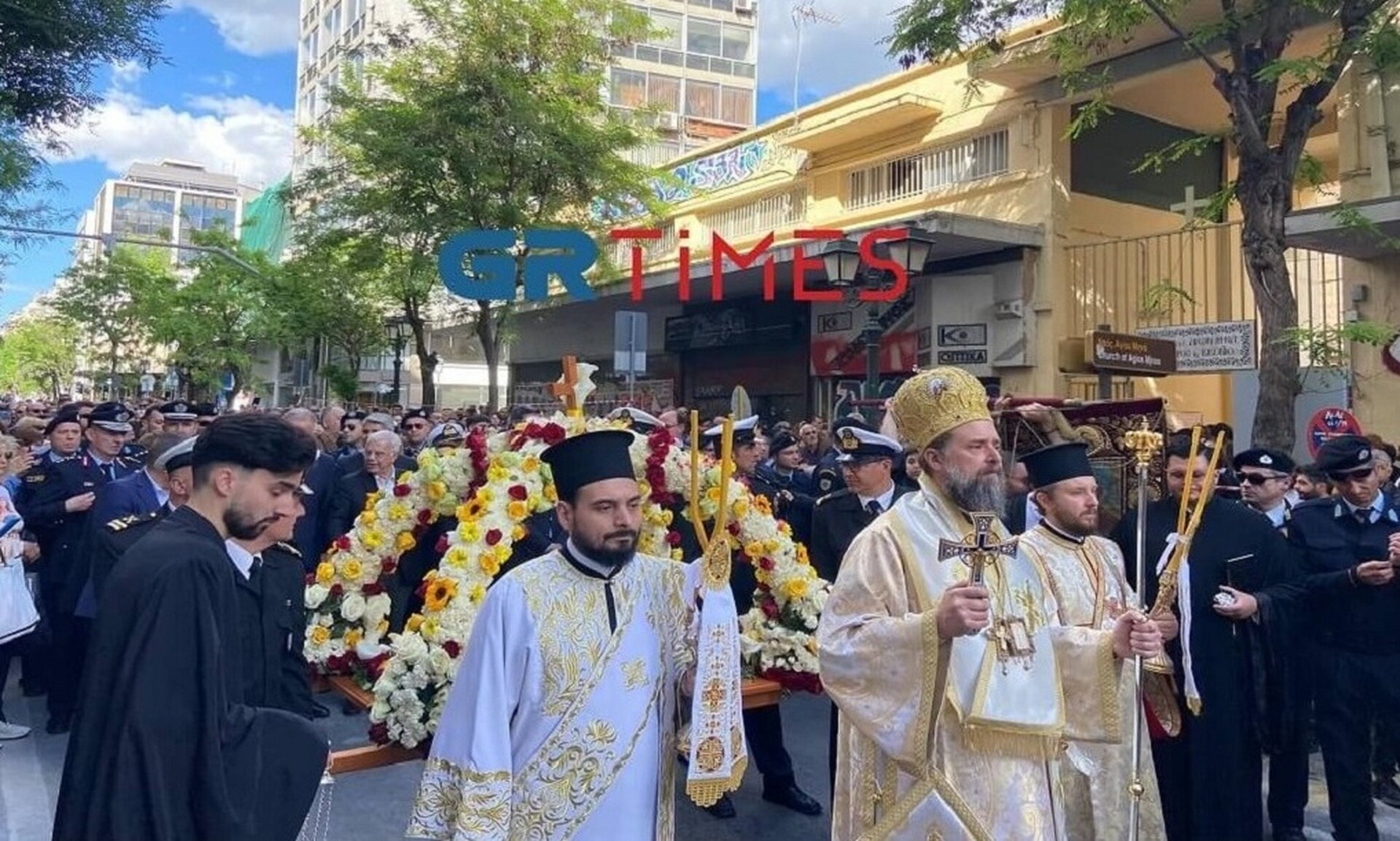 Θεσσαλονίκη: Ξεκίνησε η περιφορά του Επιταφίου του Ι.Ν. Αγίου Μηνά