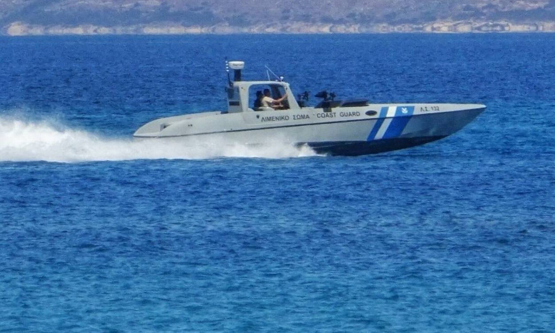 Καταδίωξη σκάφους με μετανάστες ανοιχτά της Σάμου – Συνελήφθη 29χρονος διακινητής
