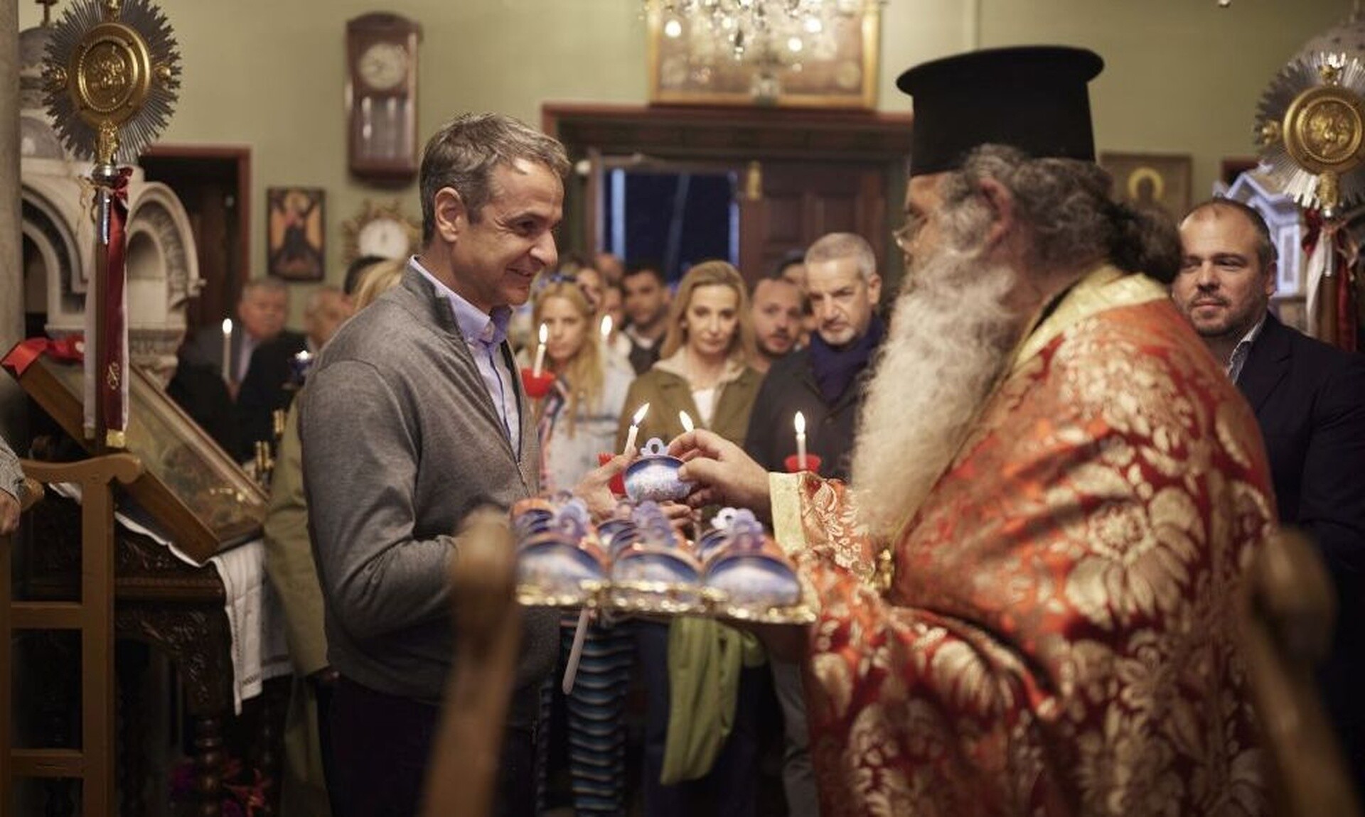 Κυριάκος Μητσοτάκης: Στον Ιερό Ναό Αγίας Τριάδας Καρδιανής Τήνου έκανε Ανάσταση ο πρωθυπουργός