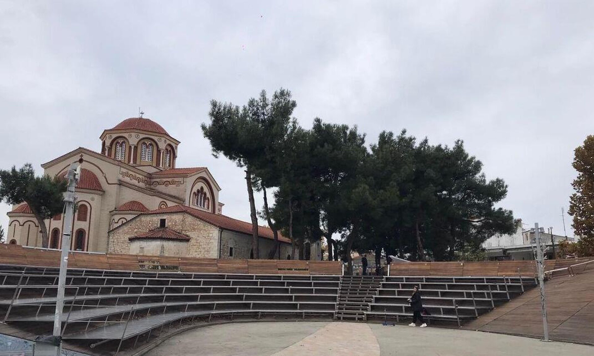 Θέρμη: Ανάσταση με… λαχτάρα από καπνούς στο ναό του Αγίου Νικολάου