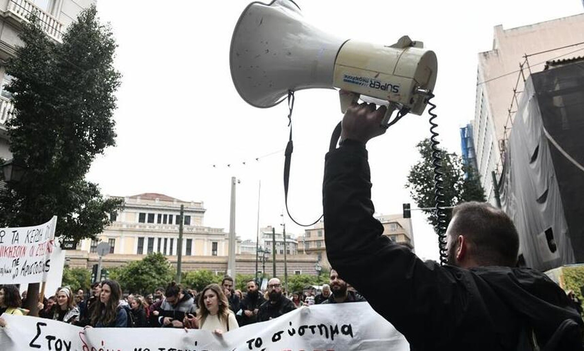 ΑΔΕΔΥ: Πανελλαδική απεργία στις 21 Μαΐου – Τι ζητούν οι δημόσιοι υπάλληλοι