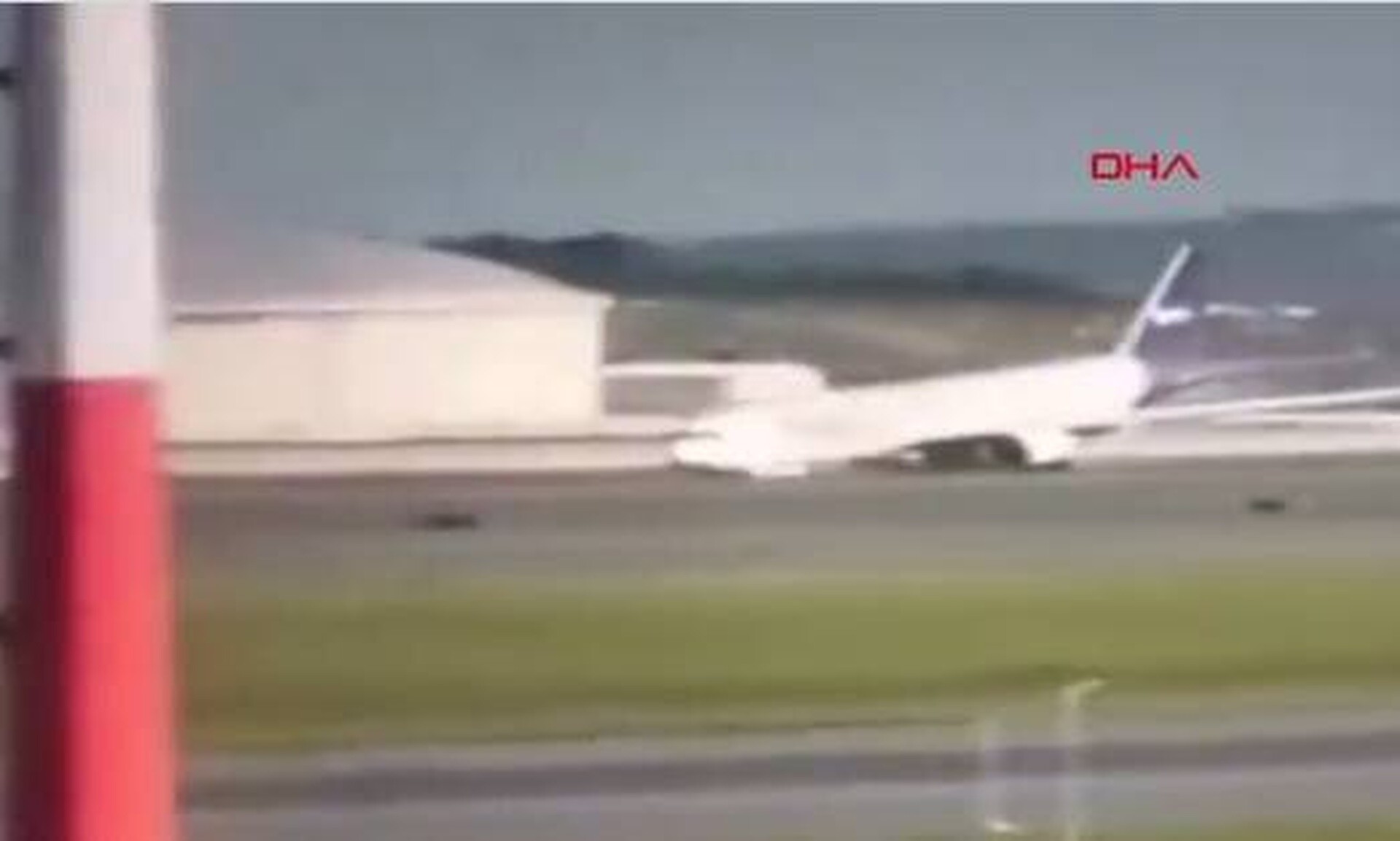 Τουρκία: Αεροπάνο προσγειώνεται με τη μύτη στο αεροδρόμιο της Κωνσταντινούπολης – Σοκαριστικό βίντεο