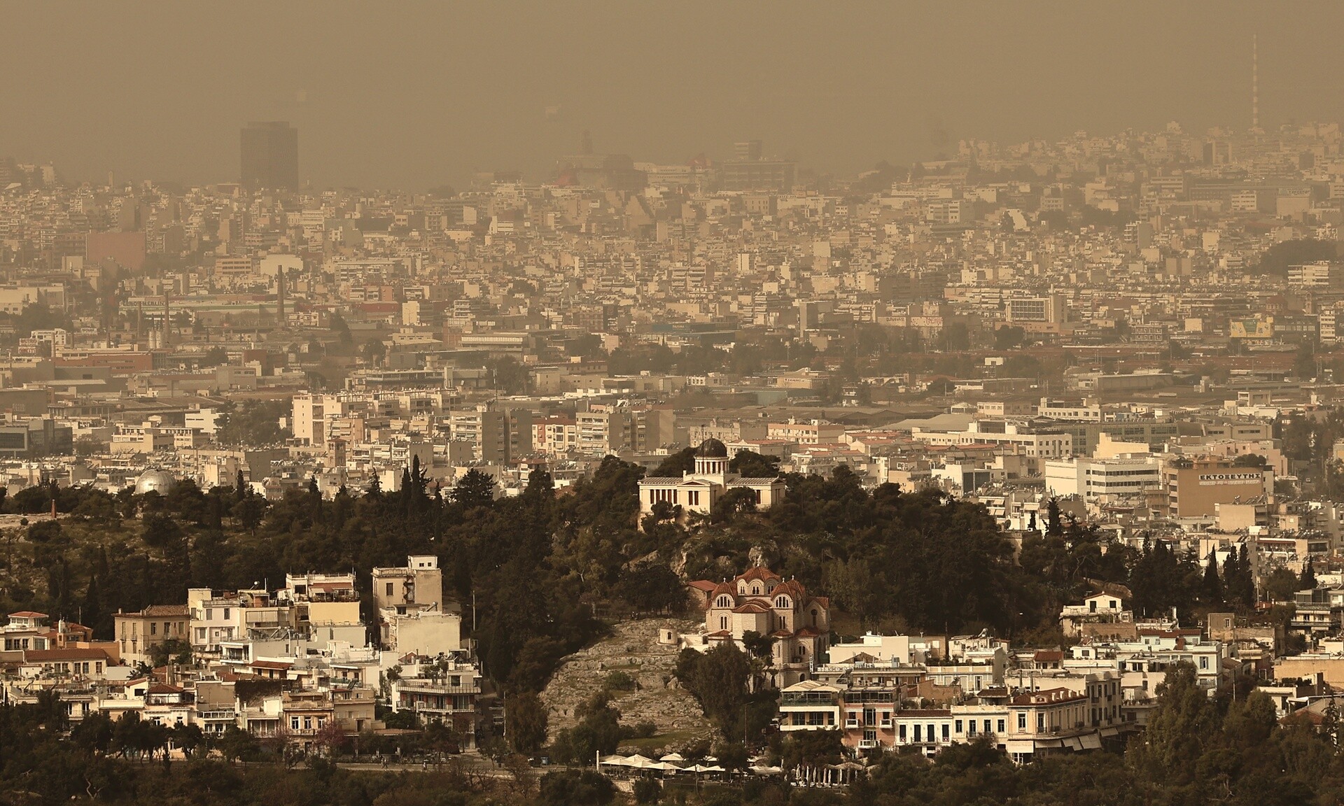 Αφρικανική σκόνη: Ποιοι κινδυνεύουν και πώς να προστατευθούν – Ο Νίκος Τζανάκης εξηγεί στο Newsbomb