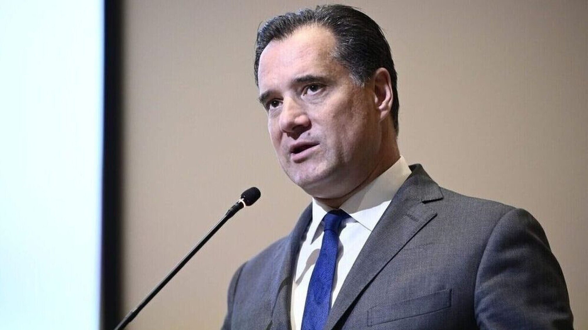 Γεωργιάδης: «Ανοίγουν» 600 θέσεις διασωστών του ΕΚΑΒ και  αγοράζονται 250 νέα ασθενοφόρα