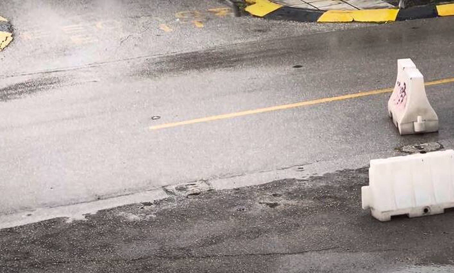 Τα πρώτα «σημάδια» της κακοκαιρίας – Χαλάζι στο κέντρο της Θεσσαλονίκης