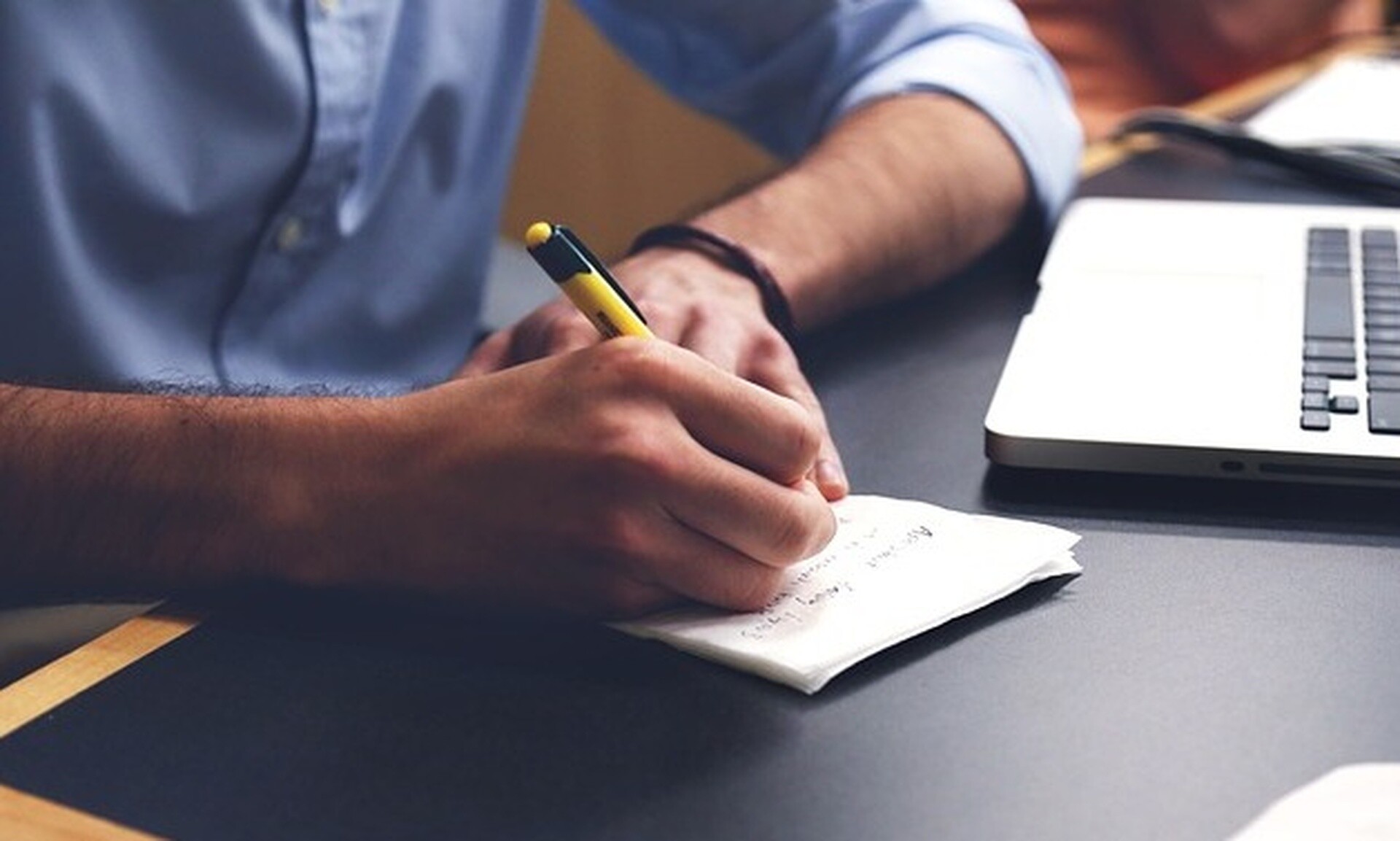 Εξαήμερη εργασία: Όσα πρέπει να γνωρίζουν οι εργαζόμενοι – Τι ισχύει με τα ρεπό