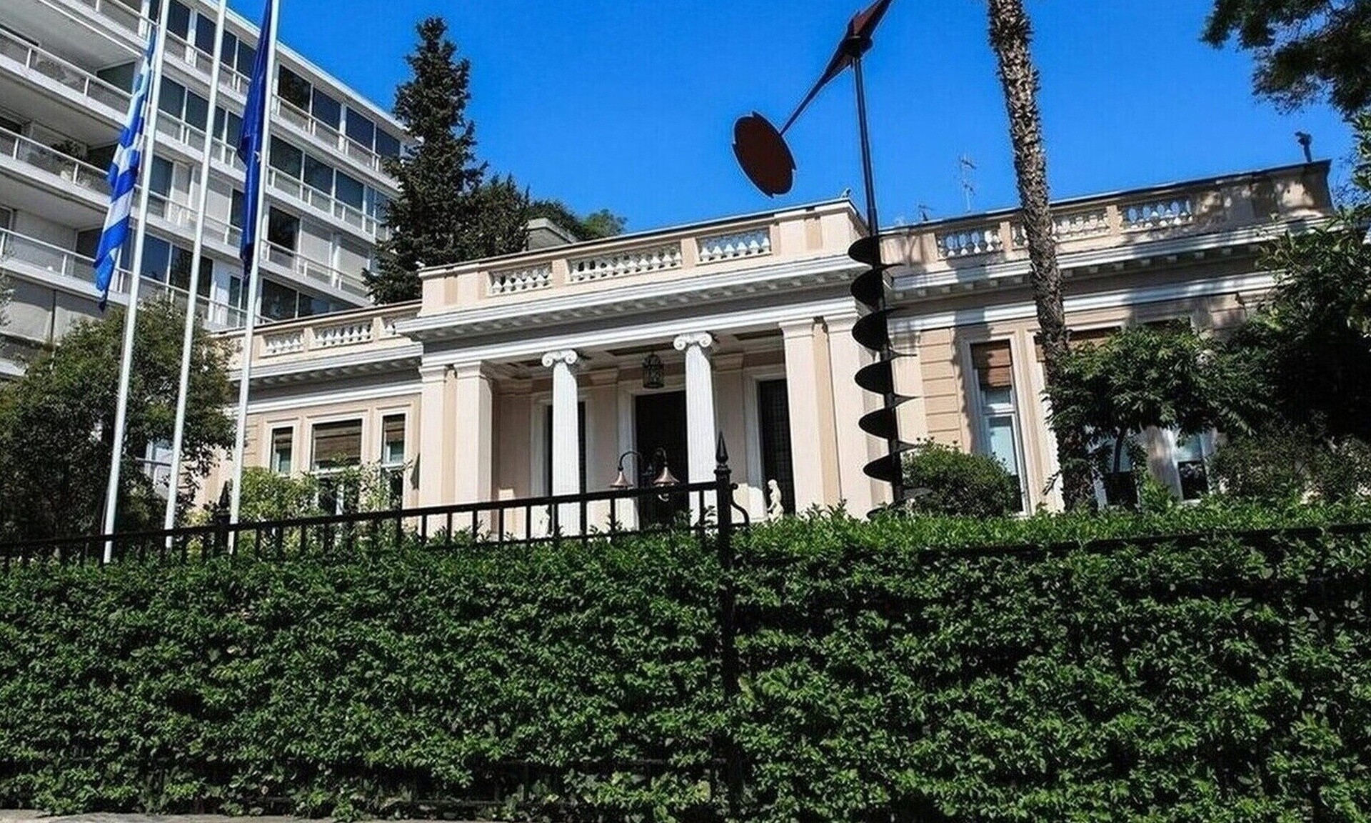 Ποιοι είναι πίσω από το Tik Tok του Μητσοτάκη – Οι τέσσερις σωματοφύλακες