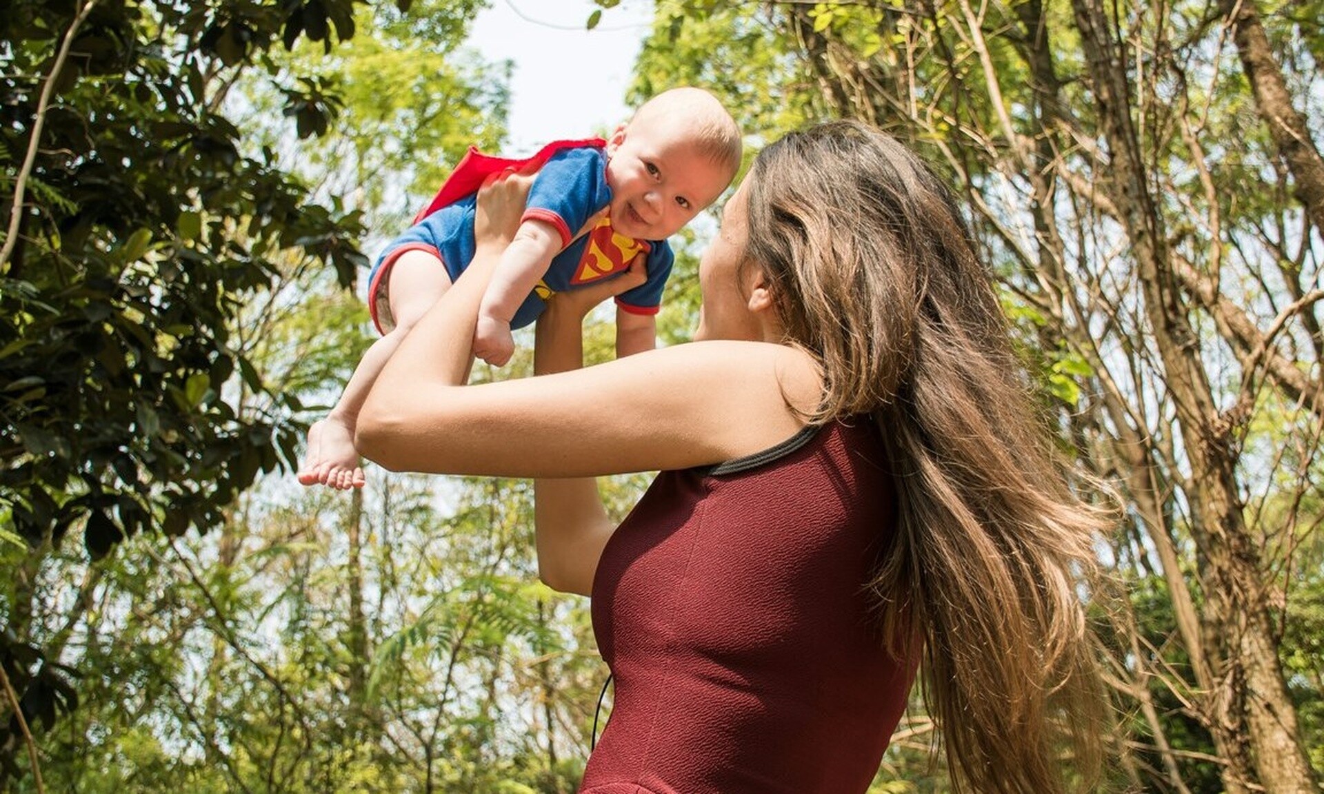 Γιορτή της Μητέρας: 10 τραγούδια για μελωδικά «χρόνια πολλά» σε όλες τις μαμάδες