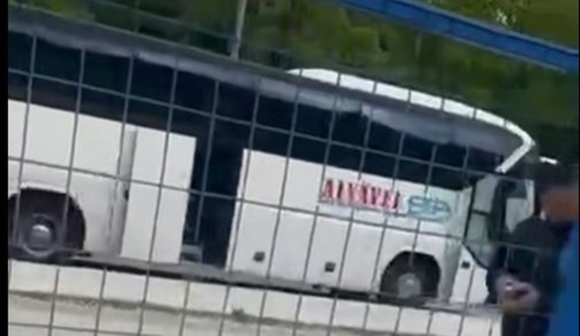 Αλβανικά ΜΜΕ: Ο Έντι Ράμα γεμίζει πούλμαν από τα Τίρανα για να γεμίσει το Γαλάτσι