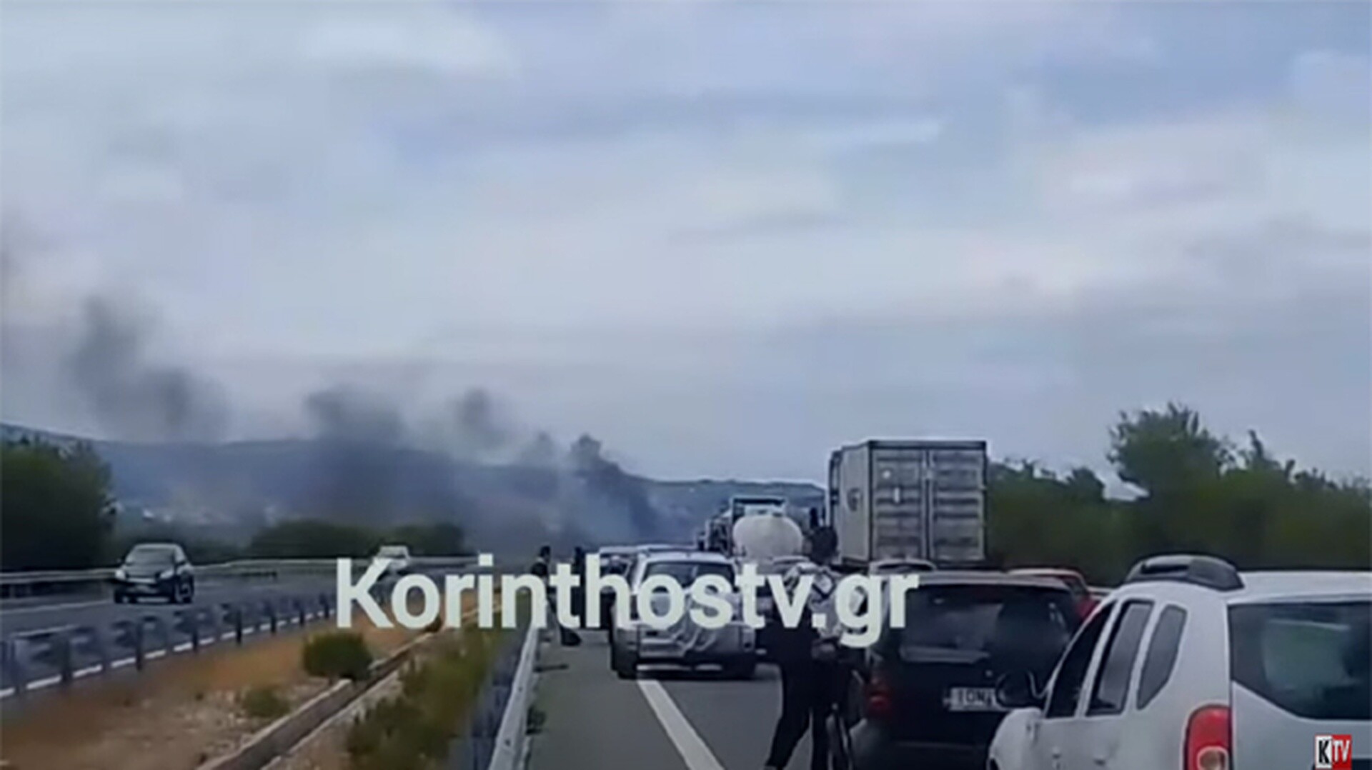 Eθνική Πατρών-Κορίνθου: Φωτιά ξέσπασε σε φορτηγάκι εν κινήσει – Διεκόπη η κυκλοφορία