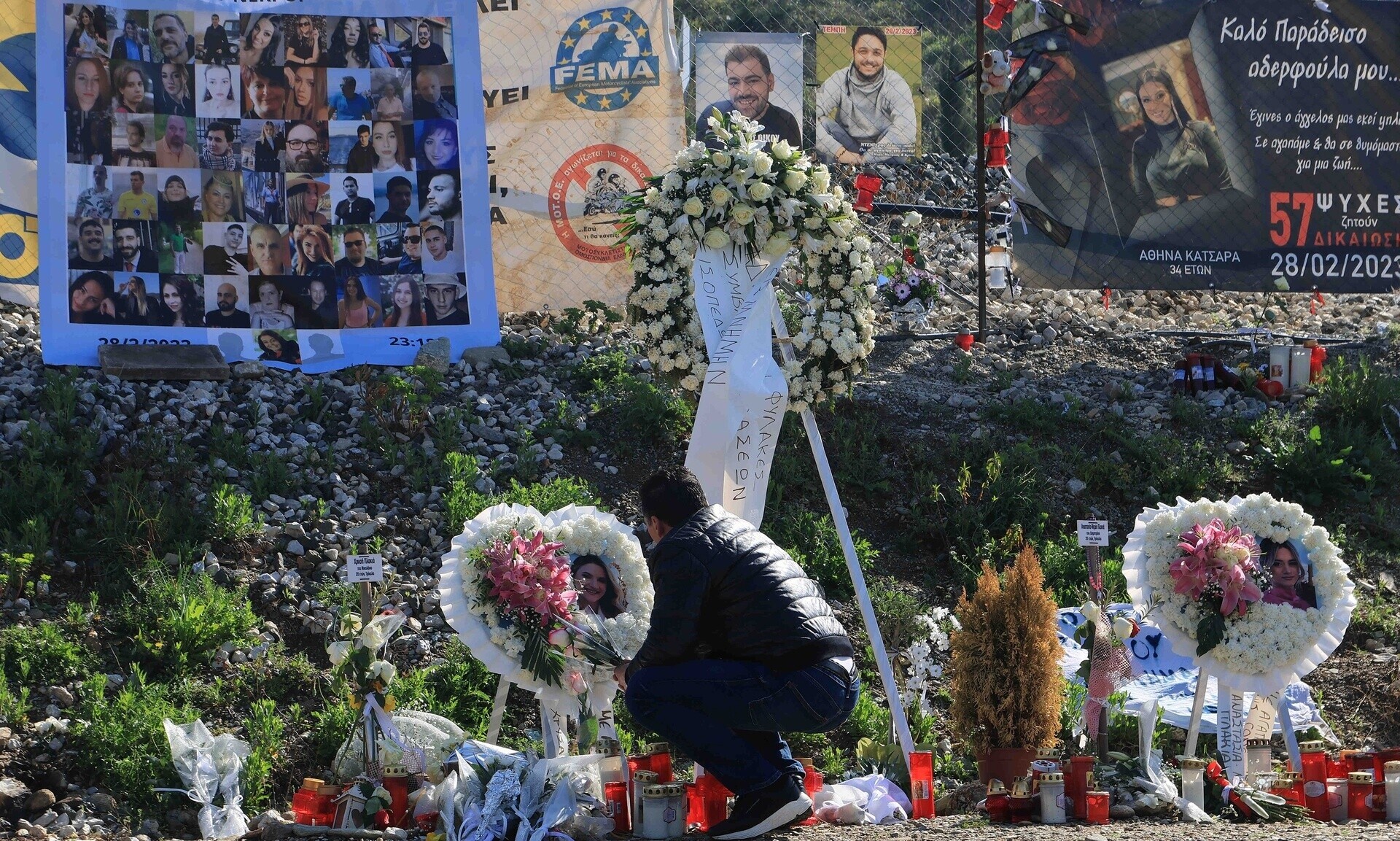 «Θα στείλω όταν φτάσω» – Το ανατριχιαστικό τραγούδι για τα 57 θύματα των Τεμπών