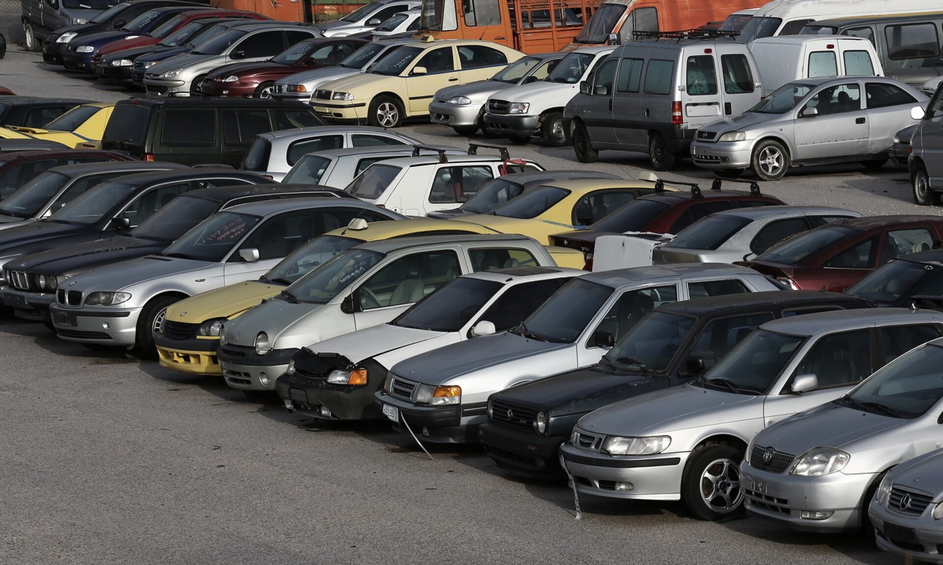 Αυτοκίνητα από 200 ευρώ: Πότε ανοίγει η αποθήκη – Δείτε τη λίστα με τα 42 οχήματα