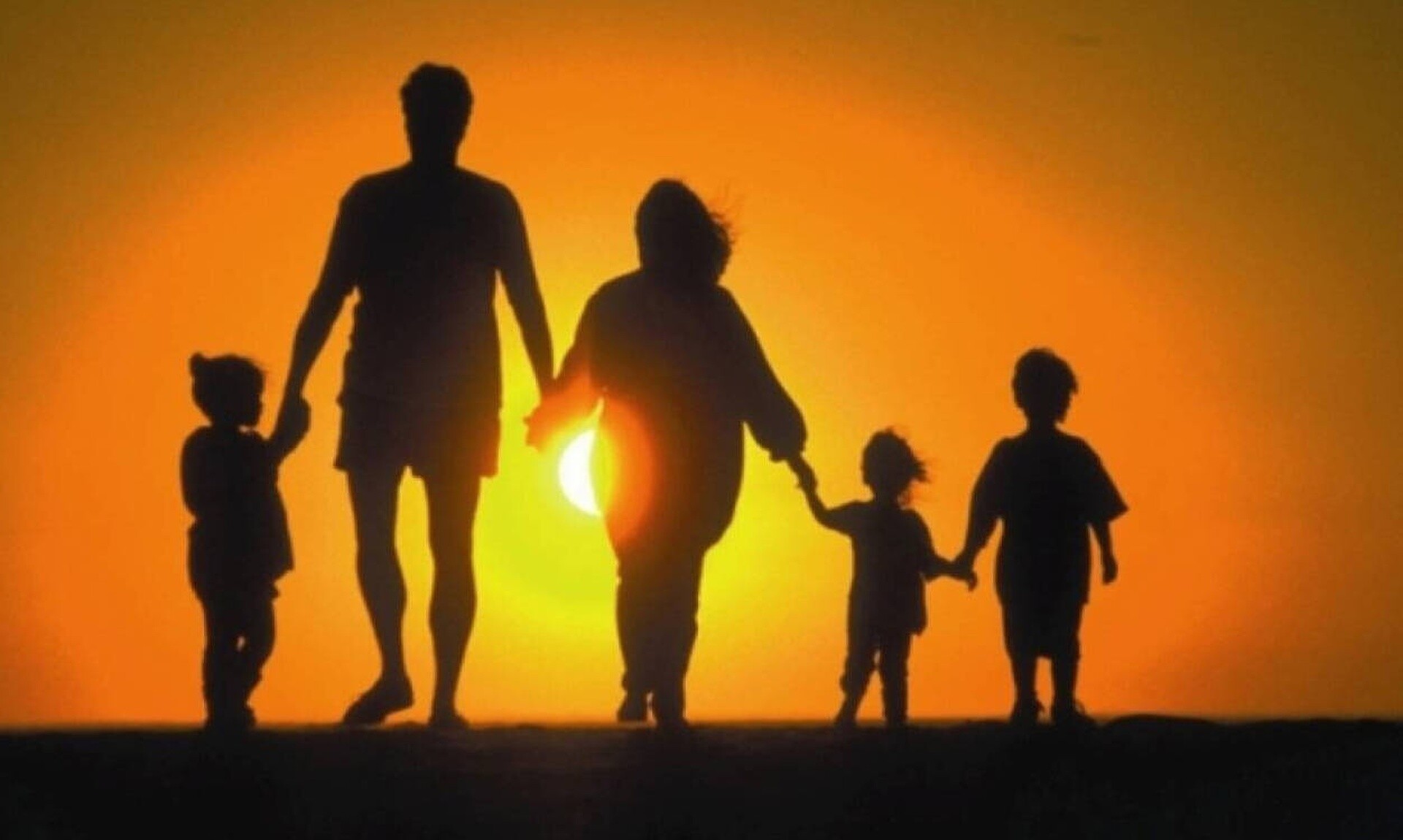 Τρίτεκνες οικογένειες όπως πολύτεκνες – Τα επιδόματα και οι παροχές που θα έχουν