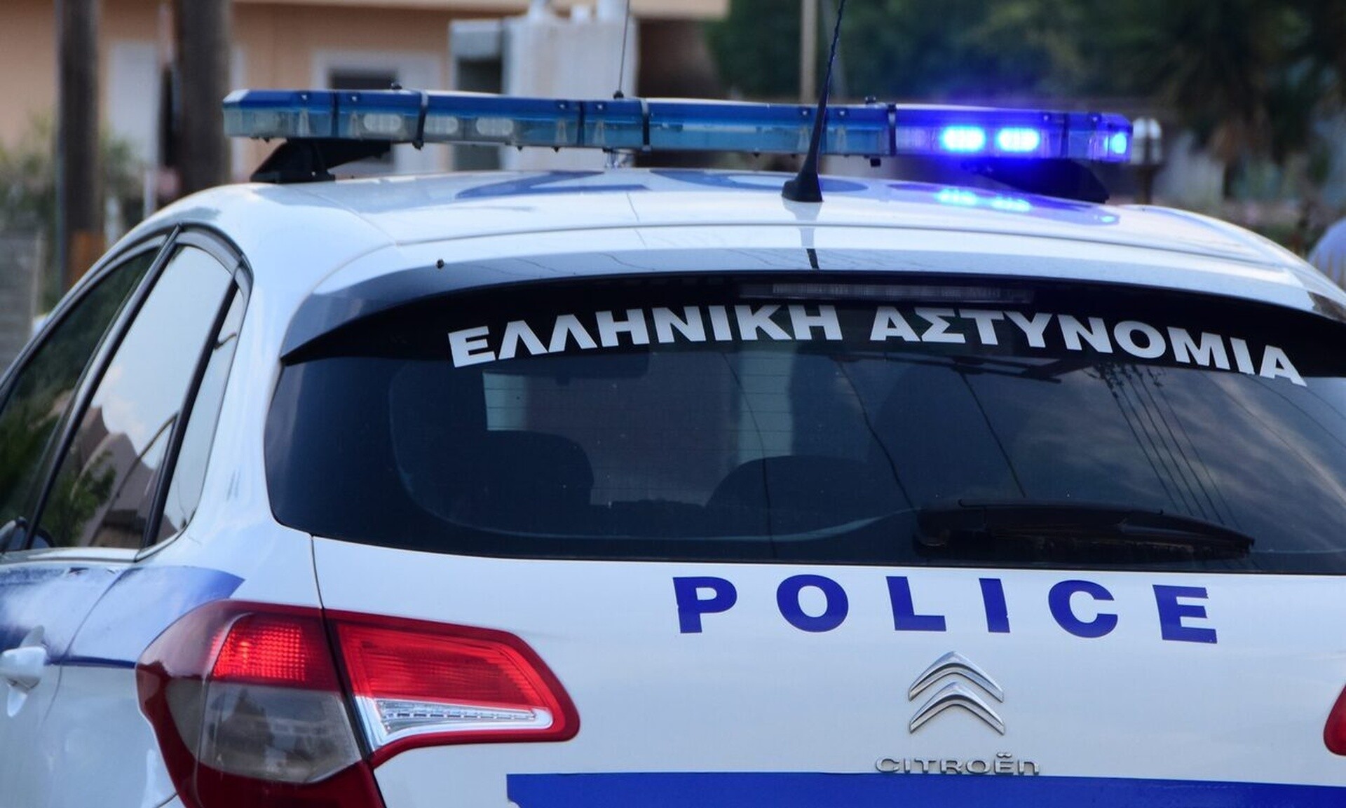 Κρήτη: Ανήλικοι έκλεψαν 20 μπουκάλια αλκοόλ από σουπερμάρκετ – Χειροπέδες και στις μητέρες τους