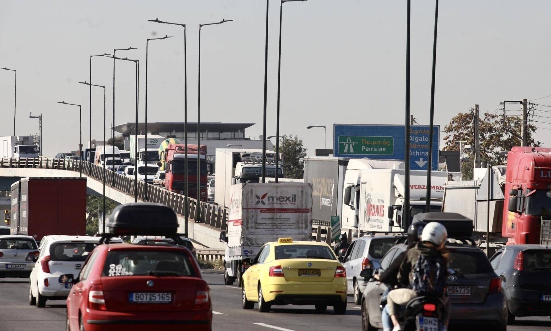 Κίνηση τώρα: Καραμπόλα 5 ΙΧ στην Καλυφτάκη – Ουρές χιλιομέτρων στον Κηφισό