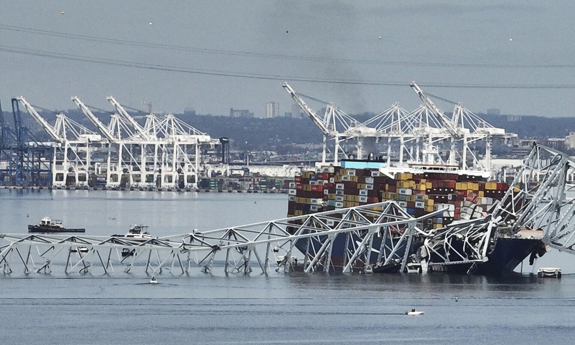 Κατάρρευση γέφυρας στη Βαλτιμόρη: Παραμένουν εγκλωβισμένοι οι 21 ναυτικοί – «Θλιβερή κατάσταση»