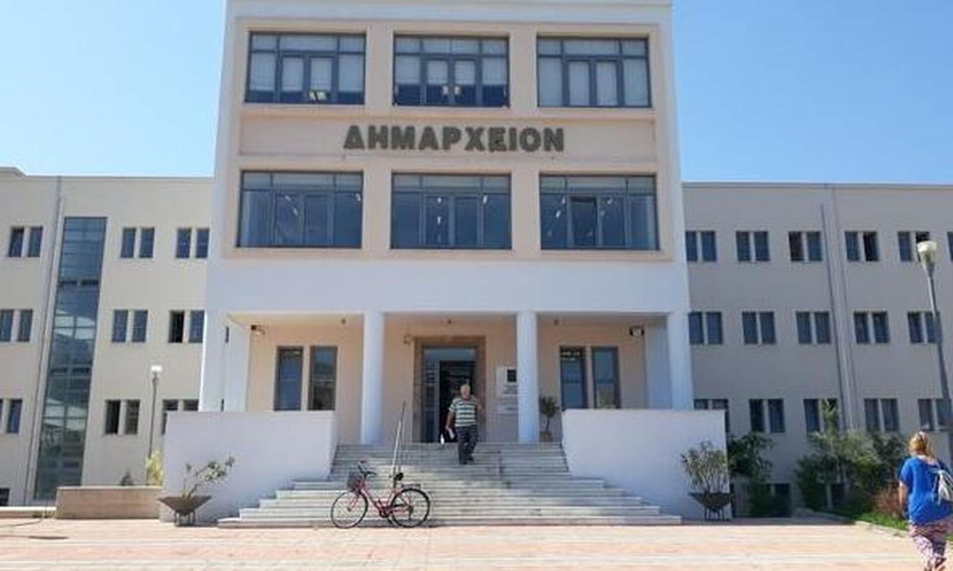 Απίστευτο και όμως ελληνικό: Δήμος έστειλε οφειλές σε… νεκρούς!