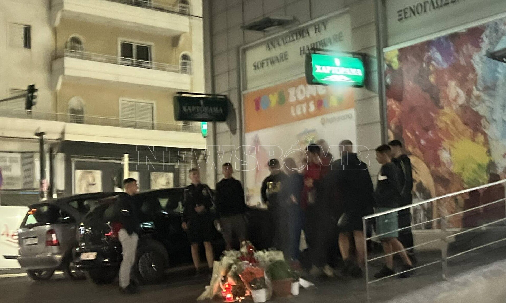Μενίδι: Συγκέντρωση στο σημείο της δολοφονίας της άτυχης 40χρονης – Τραγική φιγούρα η κόρη της