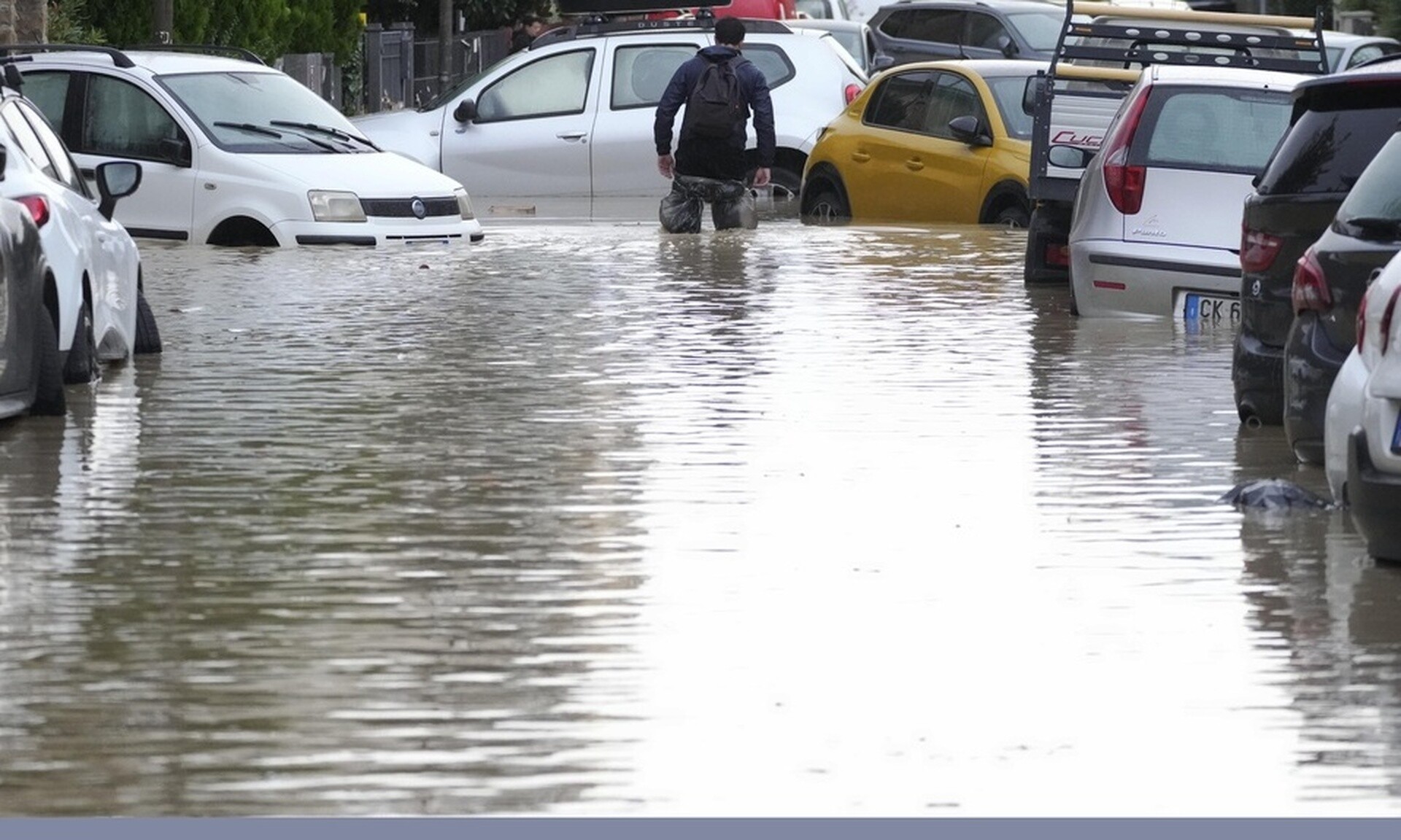 Συναγερμός στην Ιταλία: Υπερχείλιση ποταμού στο Βένετο, πλημμύρισε αγροτική περιοχή