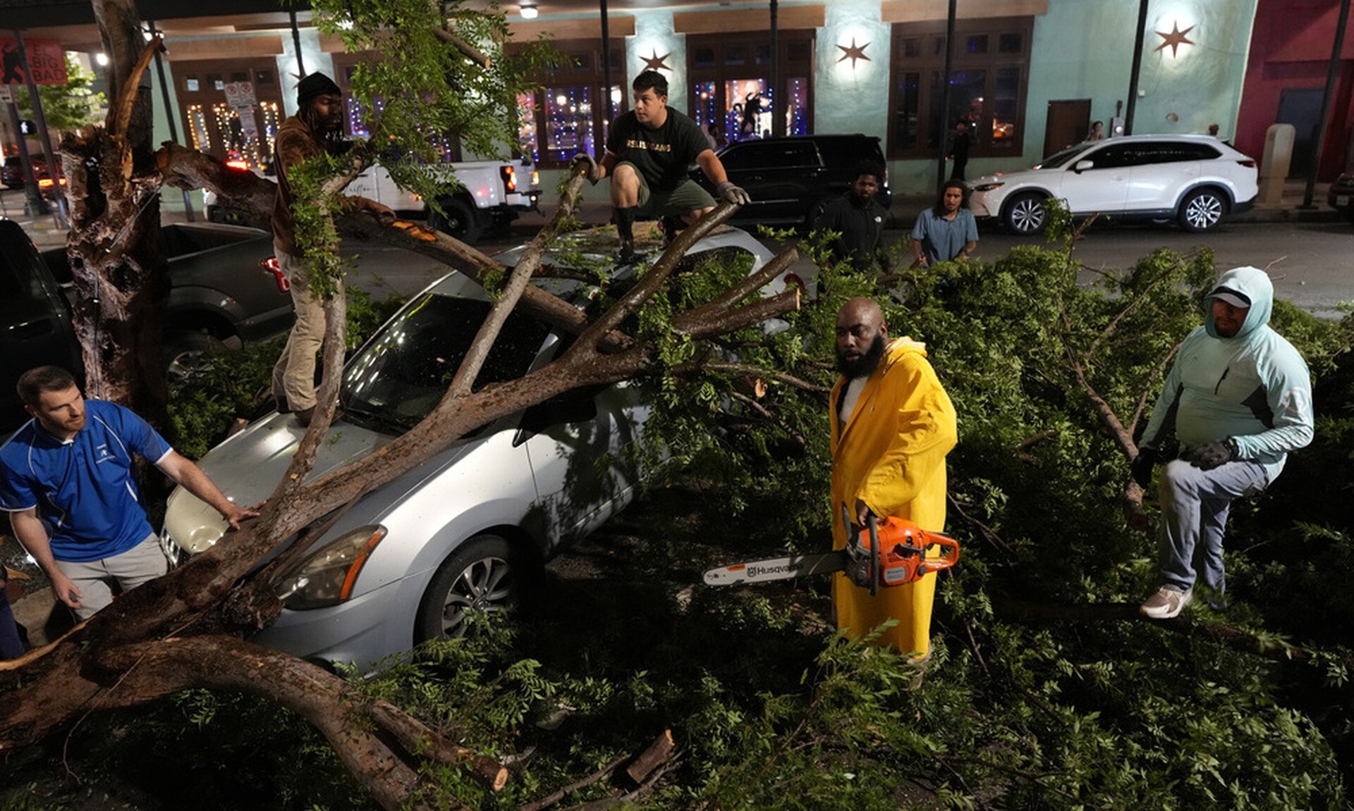 Xιούστον: Τουλάχιστον τέσσερις νεκροί από σαρωτικές καταιγίδες – Χωρίς ρεύμα ενα εκατομμύριο πολίτες
