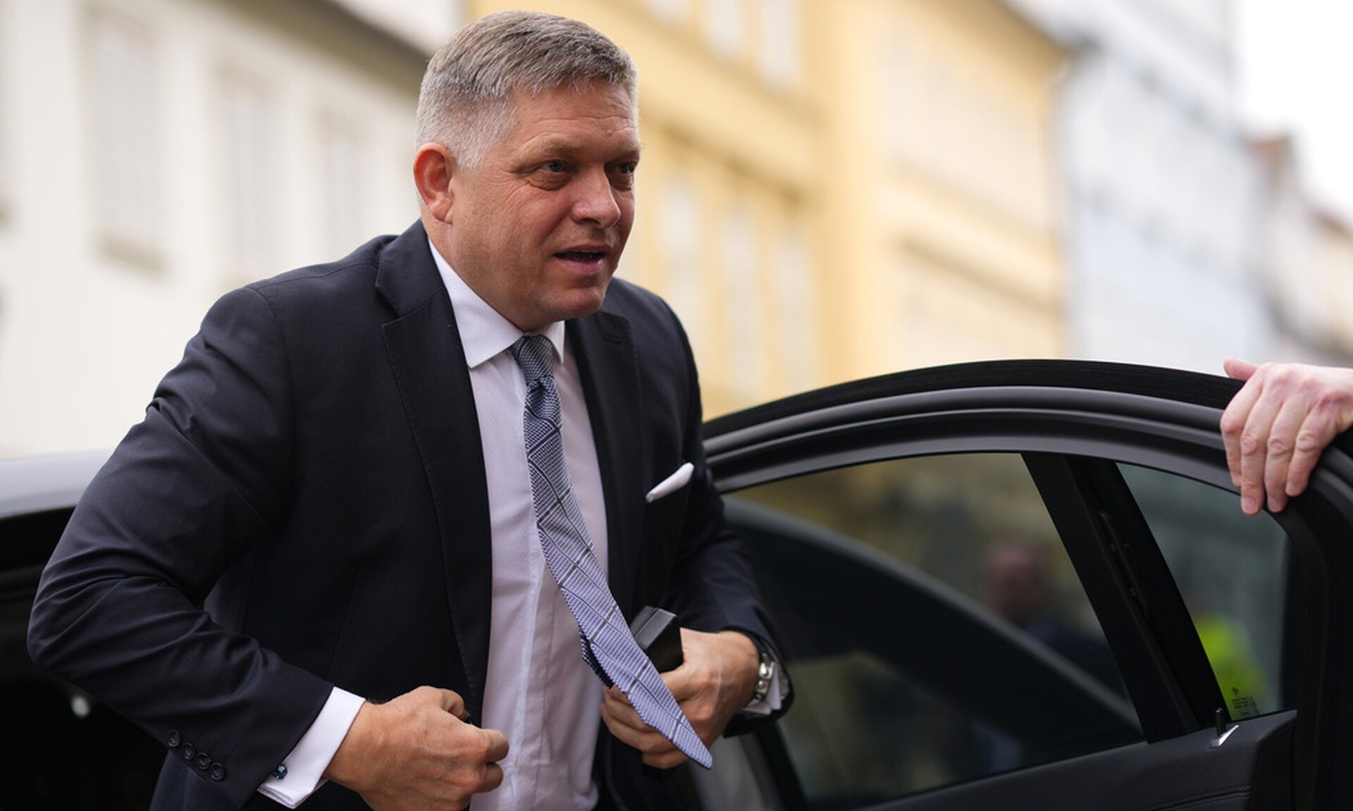 Σλοβακία: Δεν κινδυνεύει πλέον η ζωή του Ρόμπερτ Φίτσο μετά την επίθεση που δέχθηκε