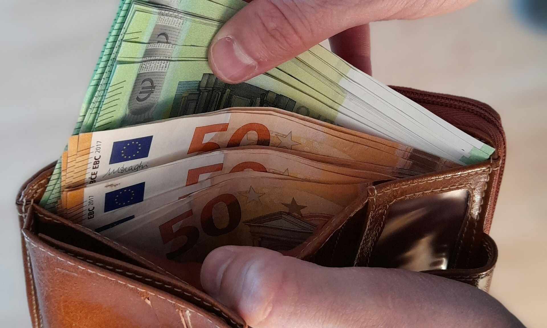 Συντάξεις: Έρχεται μπόνους 40 ως 289 ευρώ στις επικουρικές – Ποιοι συνταξιούχοι παίρνουν αναδρομικά