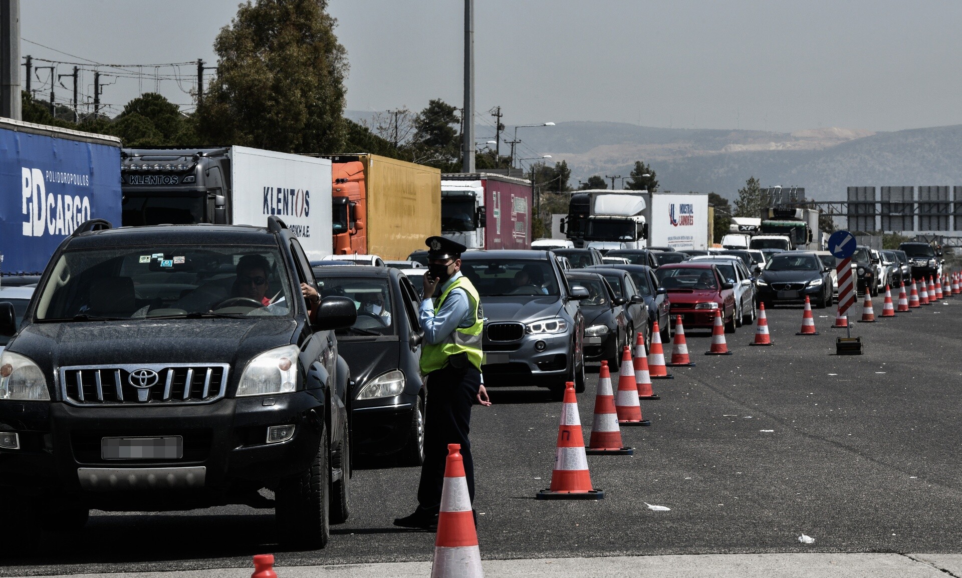 Κίνηση τώρα: Καραμπόλα τριών φορτηγών στη Γέφυρα Ασπροπύργου