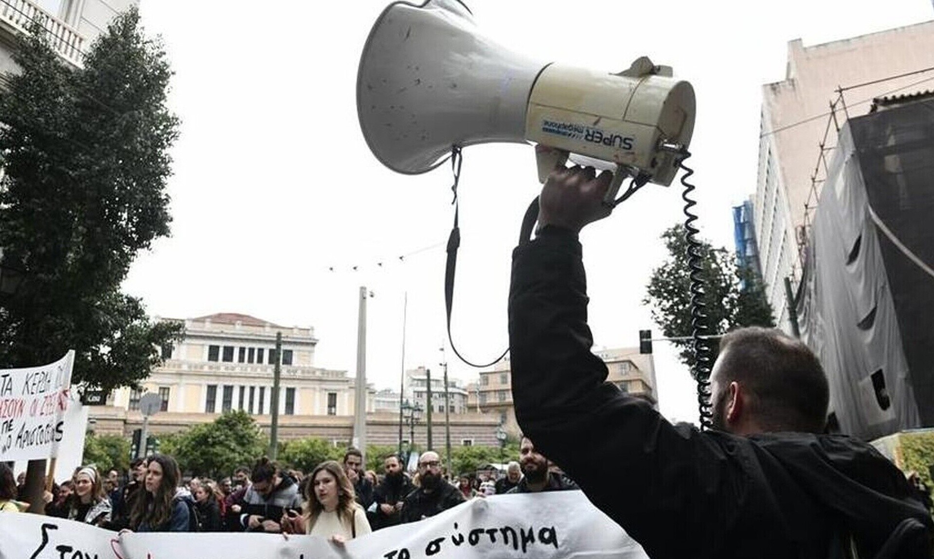 Απεργία 21 Μαΐου: «Παραλύει» το Δημόσιο – Ποιοι απεργούν – Τι θα γίνει με τα σχολεία