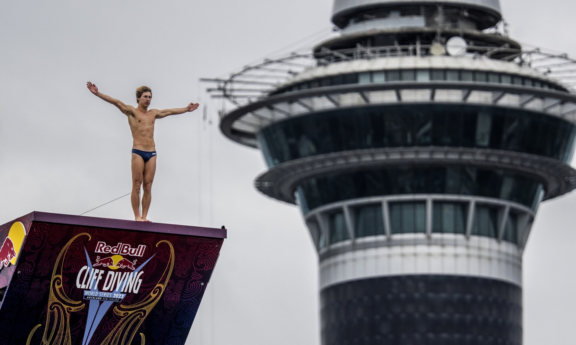 Επικά άλματα και τολμηρές βουτιές: η ιστορία του cliff diving