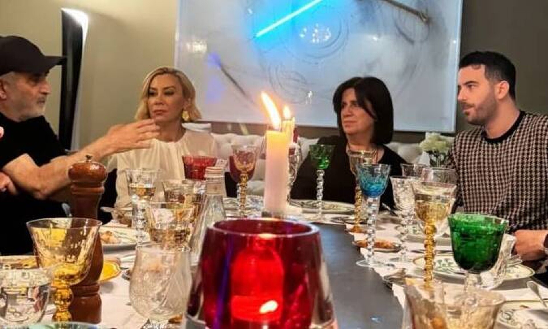 Δείπνο….Βερσαλλιών για αριστερούς με χαβιάρι και μπλε καβούρι – Η ανάρτηση Άρη Σπηλιωτόπουλου