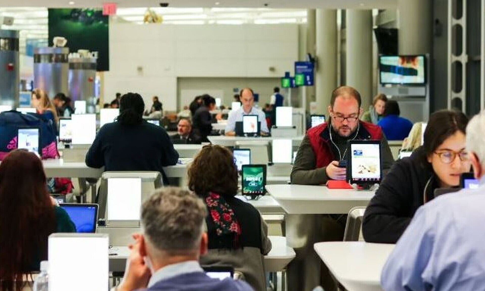 Οι αυξήσεις μισθών κατά 5,5% το 2023 φέρνoυν αυξήσεις στις συντάξεις από το 2025