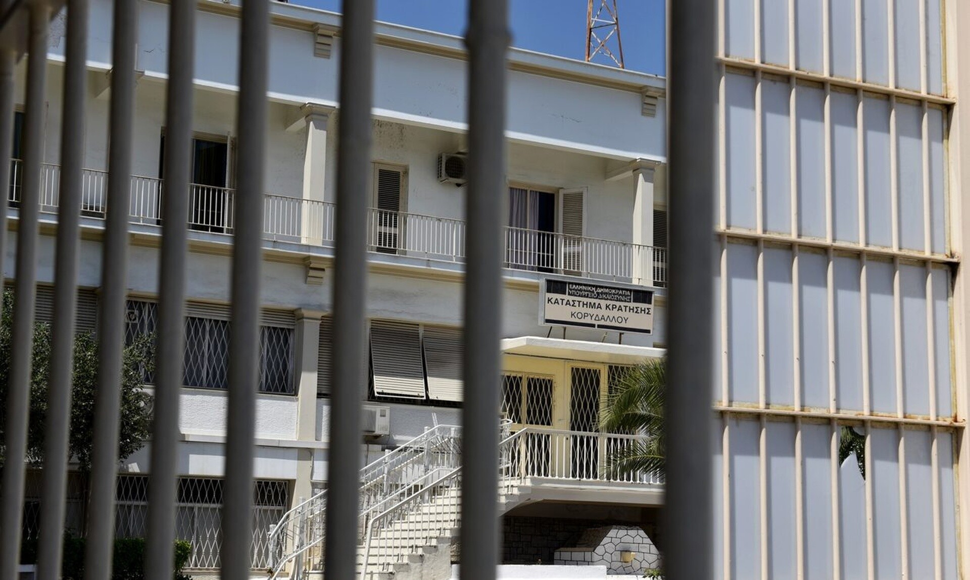 Θρίλερ με τις φυλακές Κορυδαλλού – Πού θα μεταφερθούν και γιατί σκαλώνει το σχέδιο