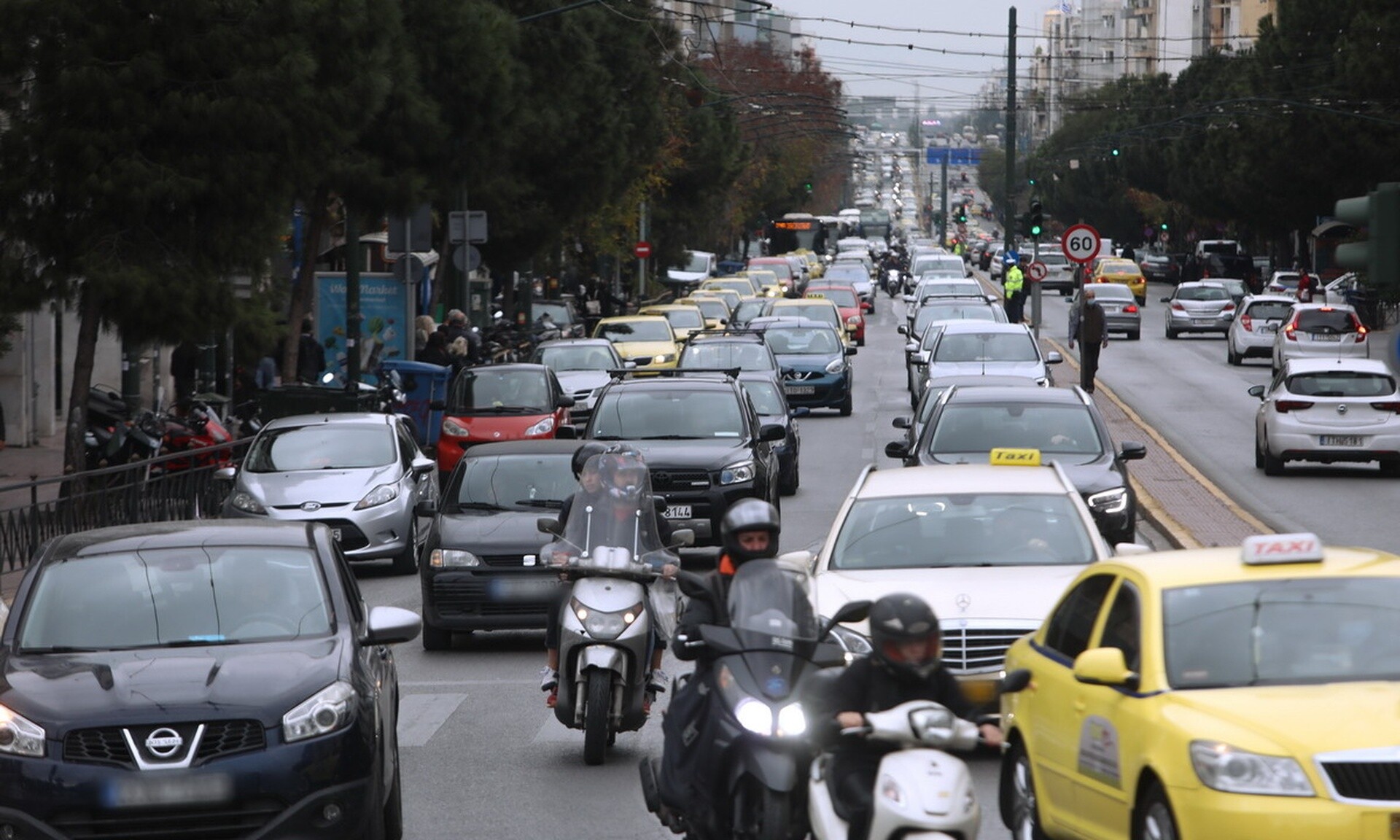 Κίνηση τώρα: Σε ποιους δρόμους παρατηρούνται προβλήματα – Δείτε αναλυτικά τα σημεία