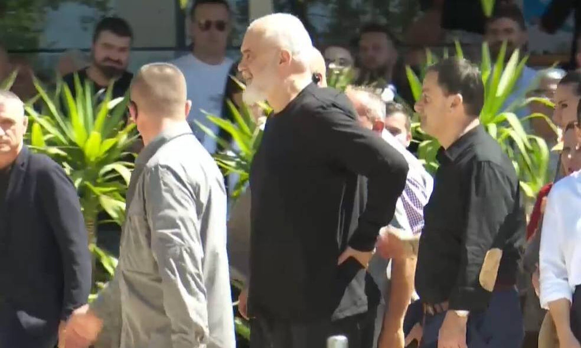 Το σόου του Ράμα στη Χειμάρρα – Θυμήθηκε ξαφνικά την καταγωγή του
