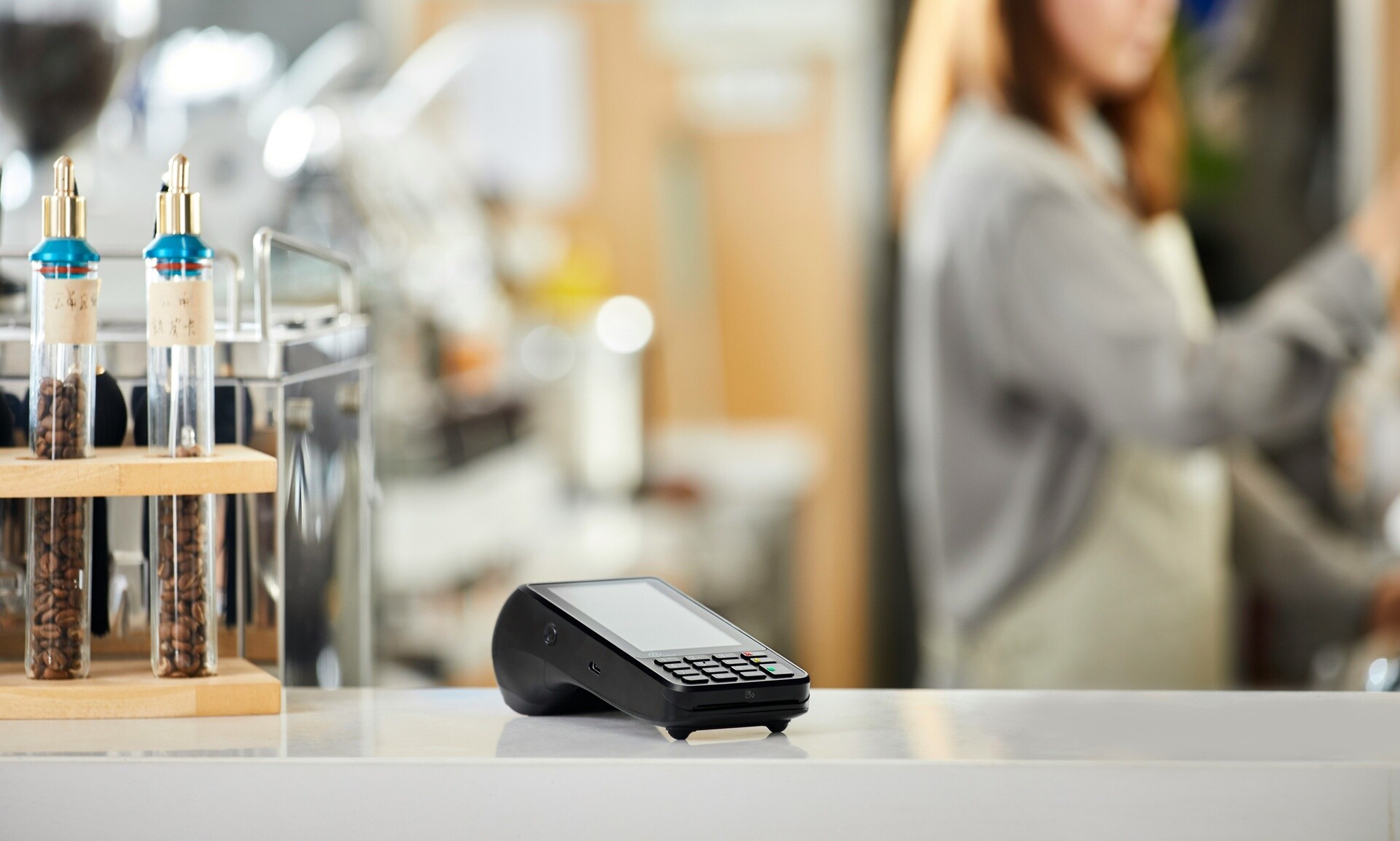 Διασύνδεση ταμειακών μηχανών με POS: Τα σημεία – «κλειδιά» σύμφωνα με τον ΣΕΠΕ