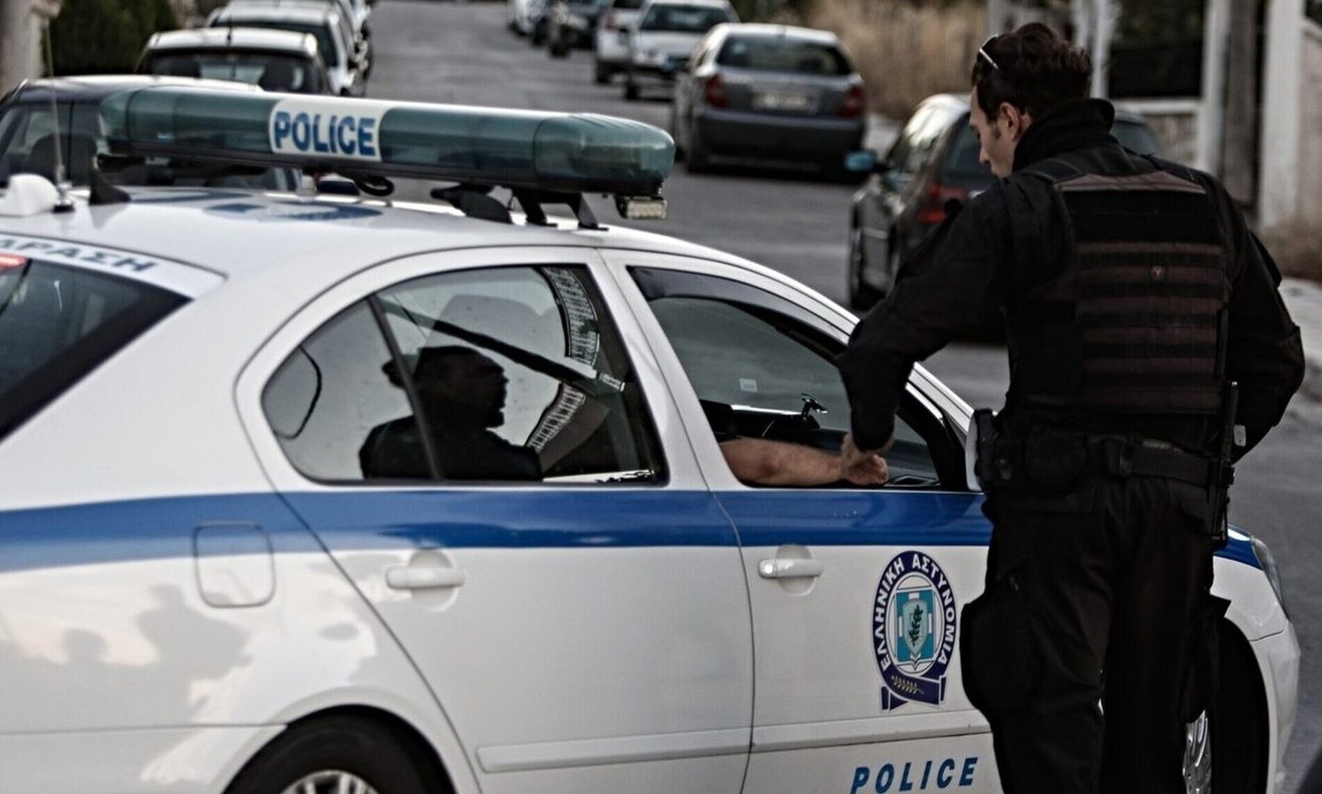 Αγρίνιο: Στο νοσοκομείο δύο αστυνομικοί – Τους δάγκωσαν επιχειρηματίας και ο γιος του