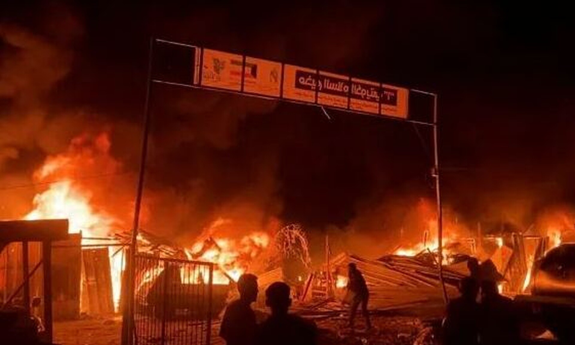 Κόλαση στη Ράφα: 40 νεκροί απά ισραηλινά πυρά σε κέντρο προσφύγων – «Άνθρωποι κάηκαν ζωντανοί»