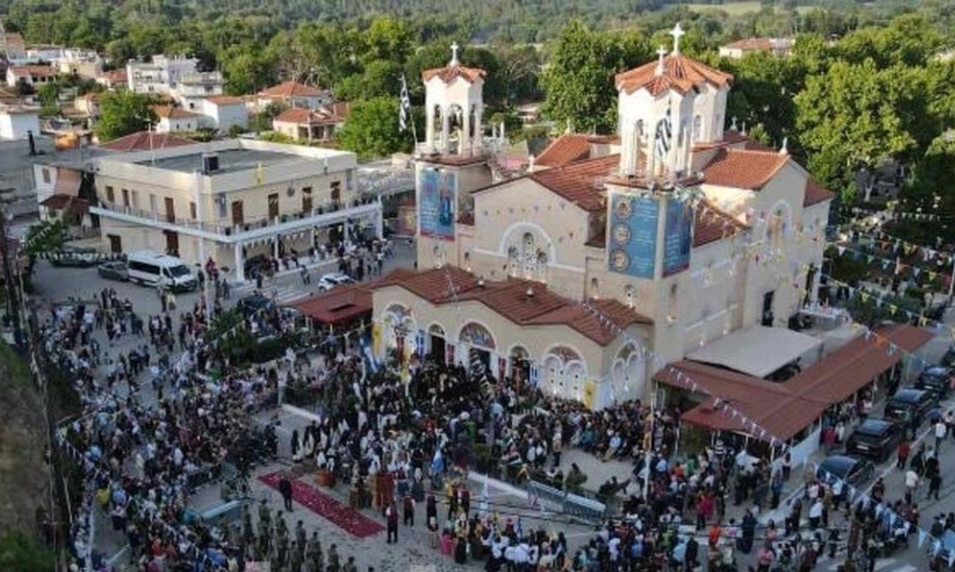 Άγιος Ιωάννης Ρώσσος: Κοσμοσυρροή στη λιτανεία παρουσία του Αρχιεπισκόπου Ιερώνυμου
