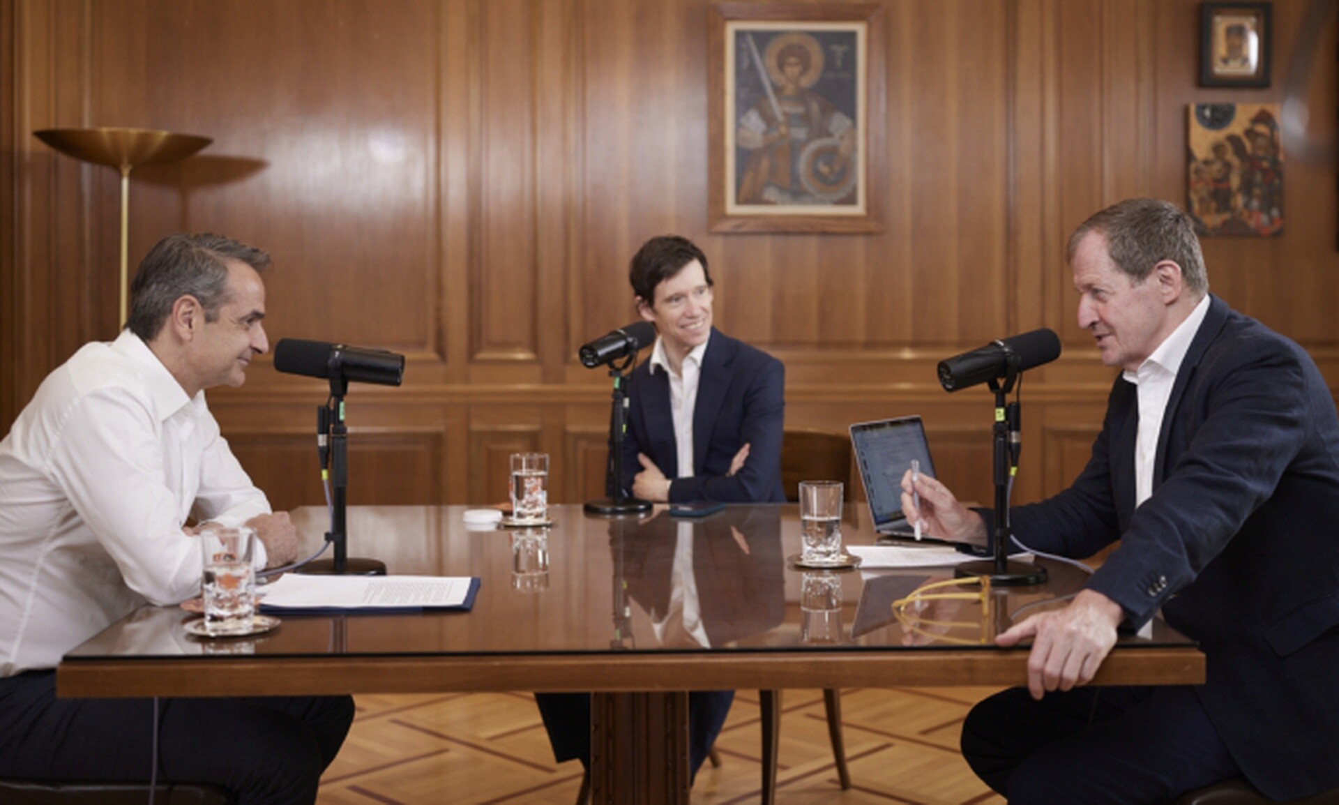 Μητσοτάκης στο Podcast «The Rest is Politics»: Δεν ήμουν μέρος του οικογενειακού «προγραμματισμού»