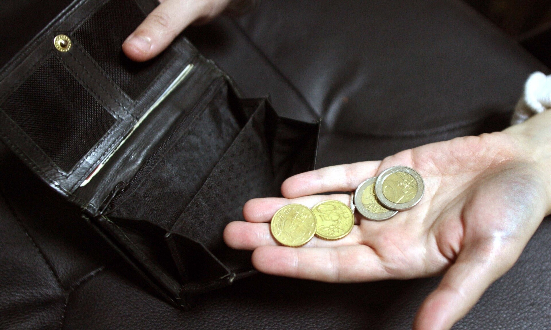 Αγωνία για το οικονομικό μέλλον: Ελληνική πρωτιά σε μεγάλη έρευνα