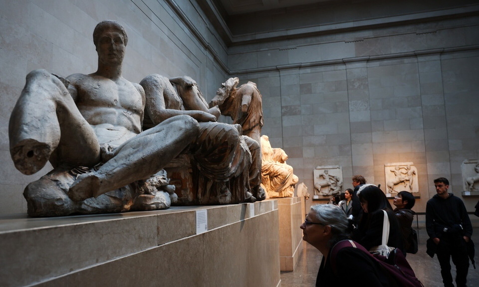 Νέα παρέμβαση για τα Γλυπτά του Παρθενώνα: «Μεταμφιεσμένη αγγλική λαθροχειρία- Κλέφτης ο Έλγιν»