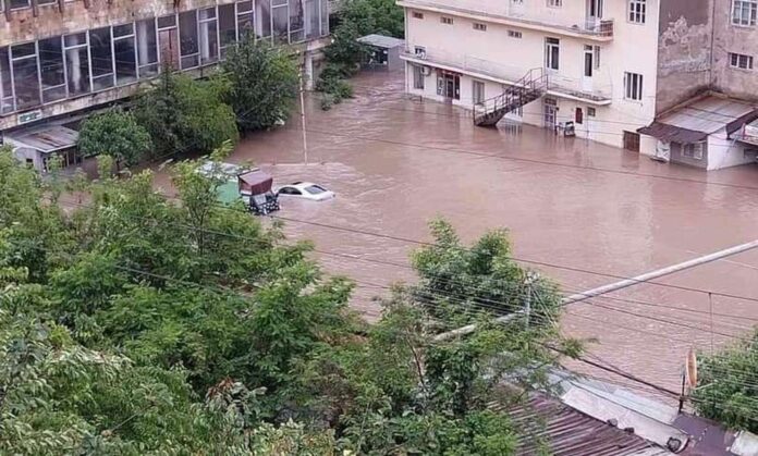 1553108-armenia-floods.jpg