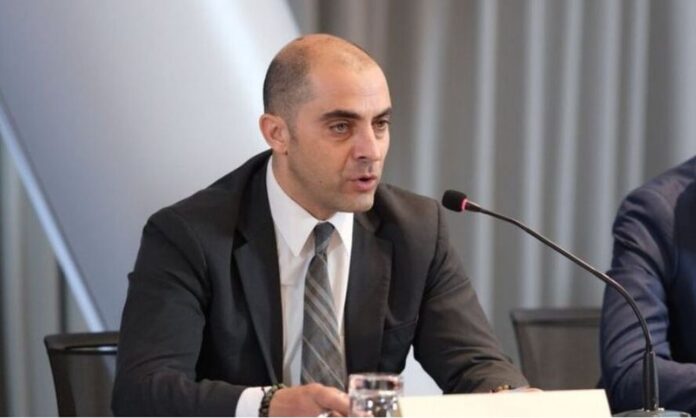 1553405-sokol.jpg