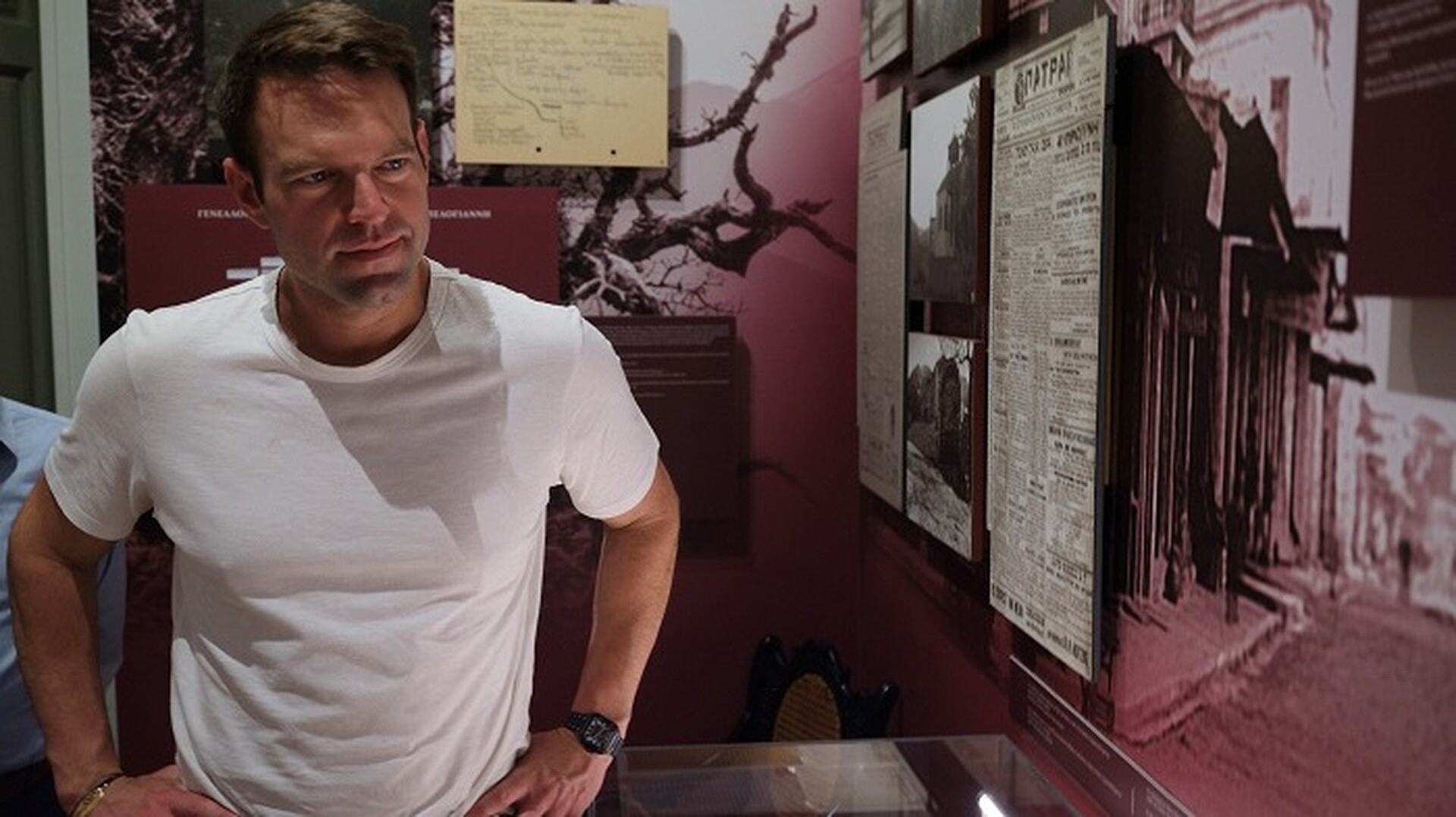 Επίσκεψη Κασσελάκη στο Μουσείο Μπελογιάννη: Έλεος πια με την καπηλεία, δηλώνει το ΚΚΕ