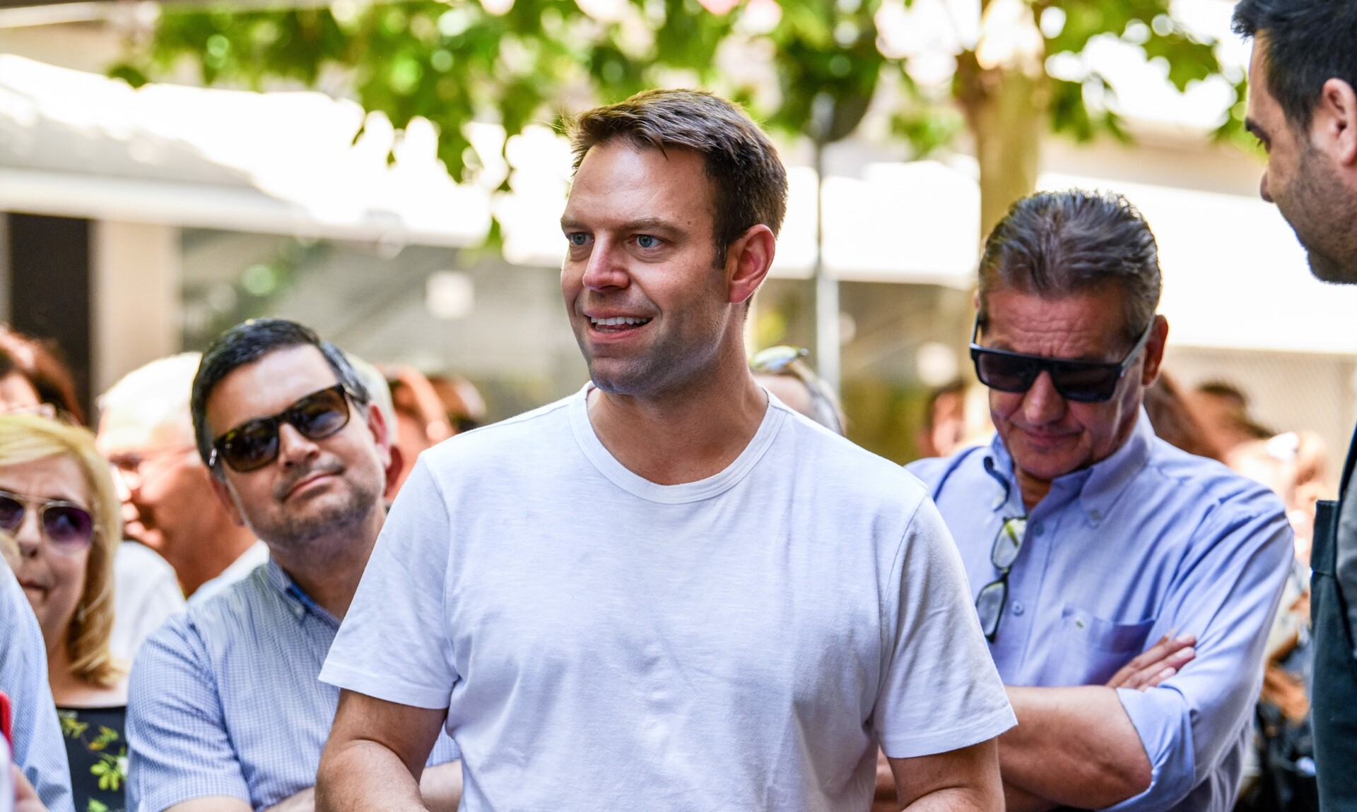 Ο Κασσελάκης πάει με όλα: Από το «Πατρίς-Θρησκεία-Οικογένεια» στον Μπελογιάννη