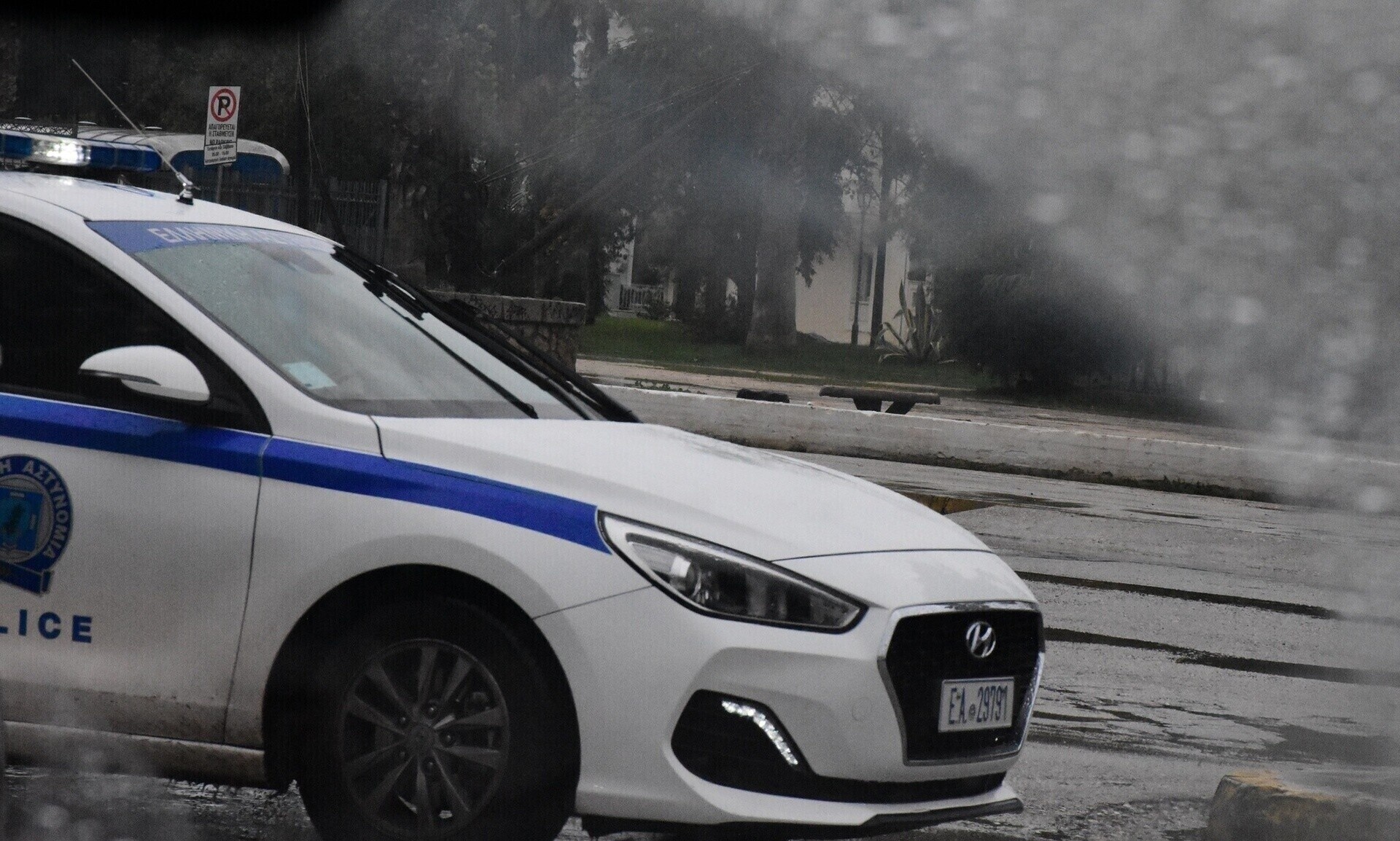 Αναστάτωση στη Λάρισα: Άνδρας άρχισε ξαφνικά να φτύνει περαστικές κοπέλες στο δρόμο